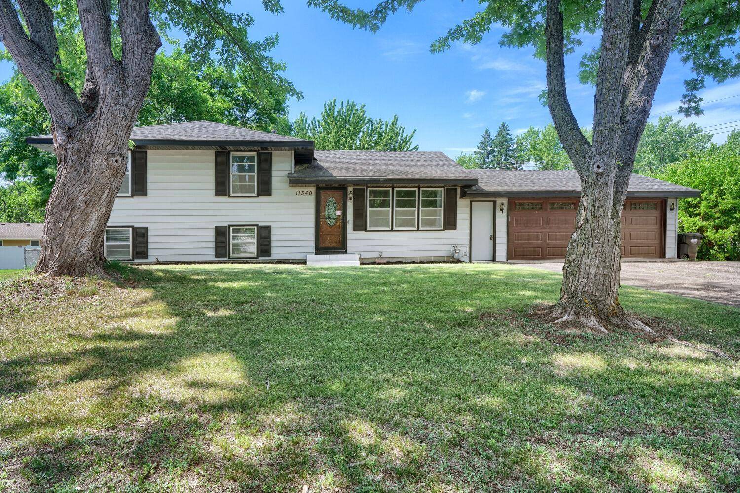 11340 Gladiola ST NW, Coon Rapids, MN 55433