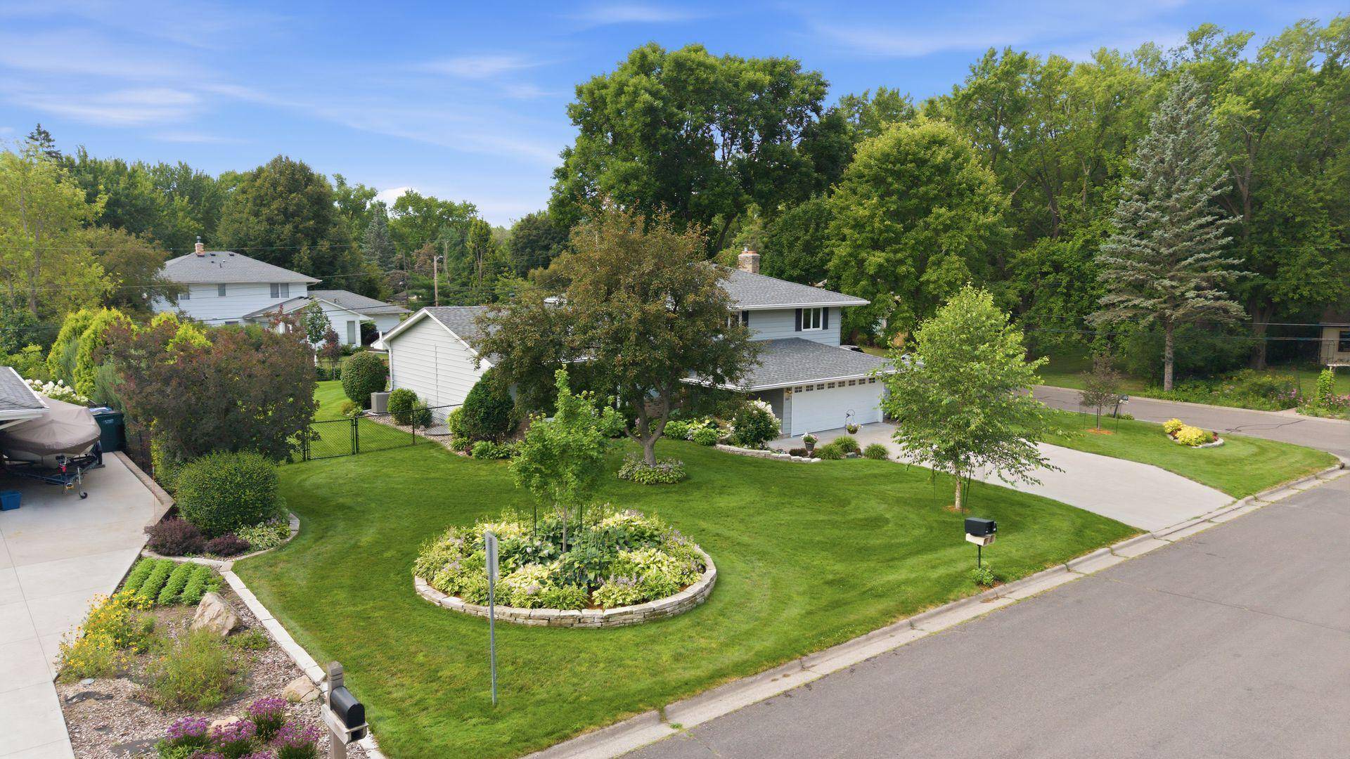 980 Lydia AVE W, Roseville, MN 55113
