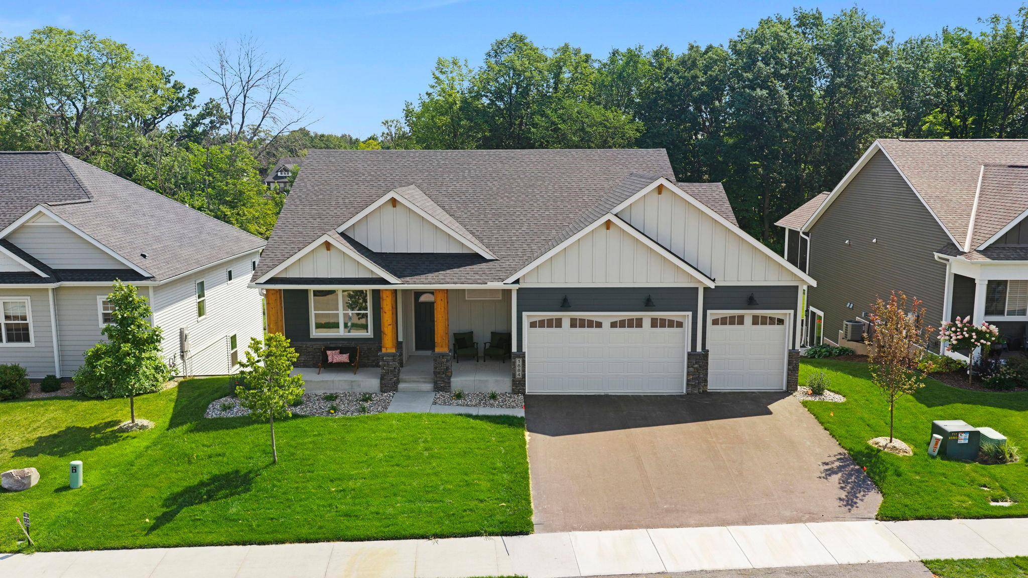 1884 Campfire DR W, Waconia, MN 55387