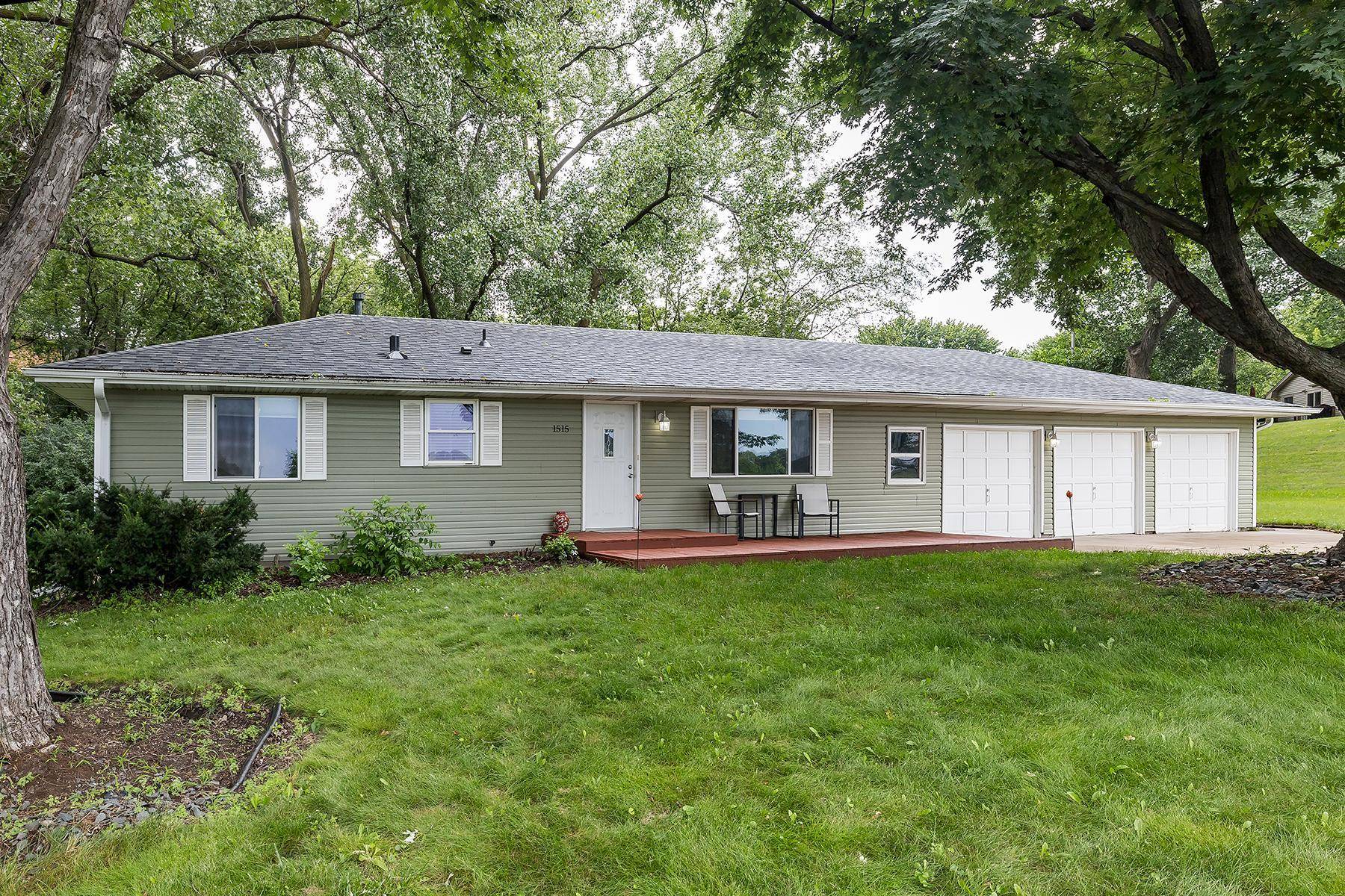 1515 Woodhill RD, Burnsville, MN 55337