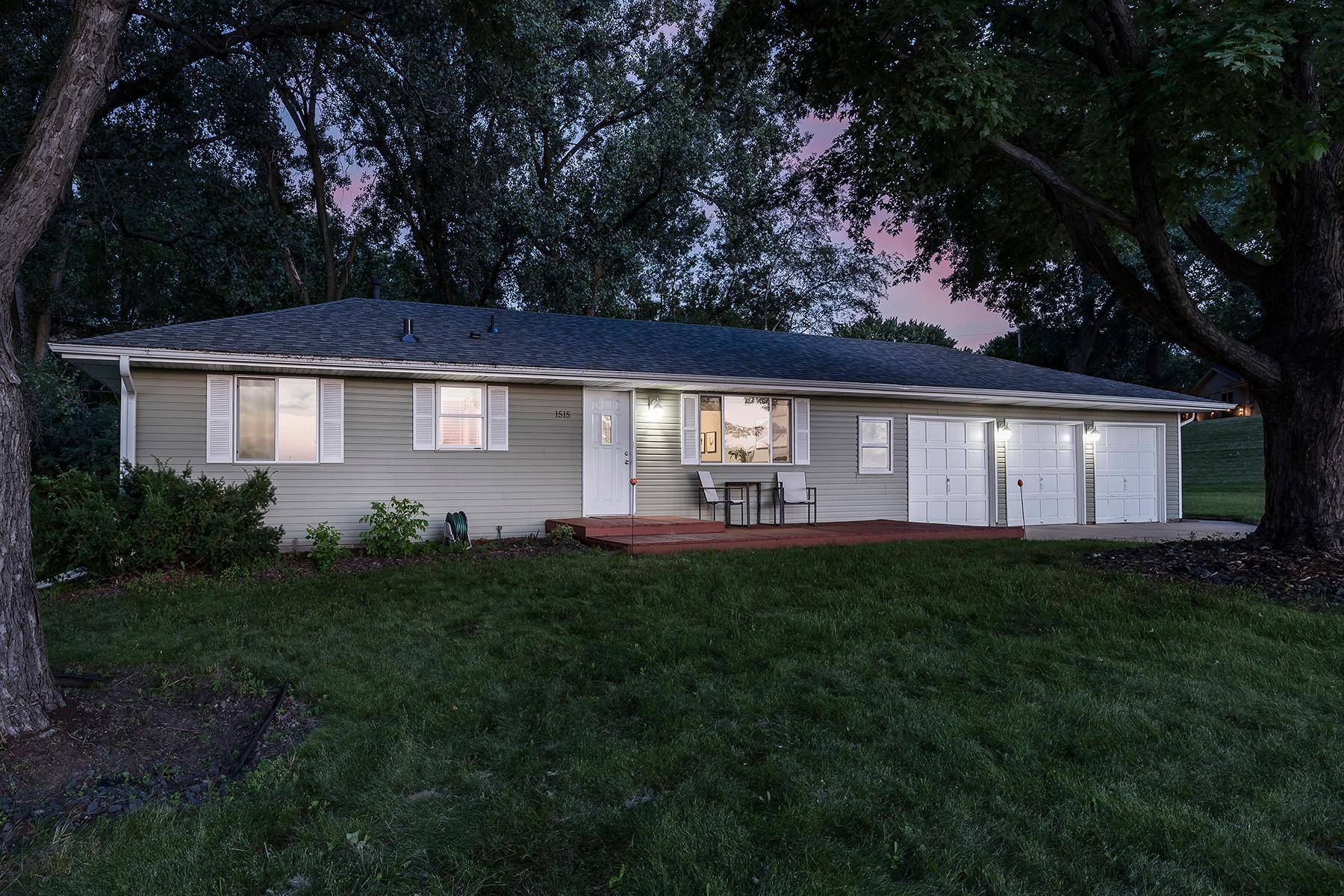 1515 Woodhill RD, Burnsville, MN 55337