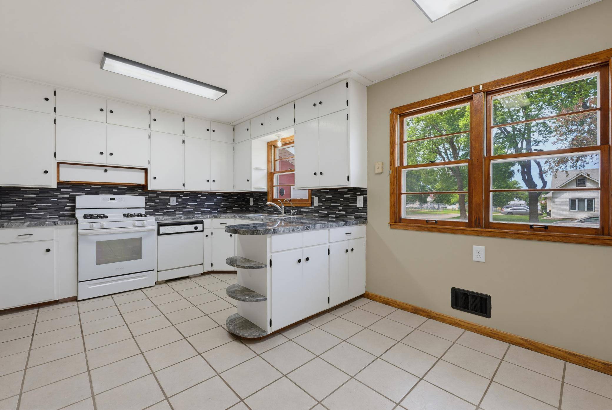 821 Ash AVE, Bird Island, MN 55310