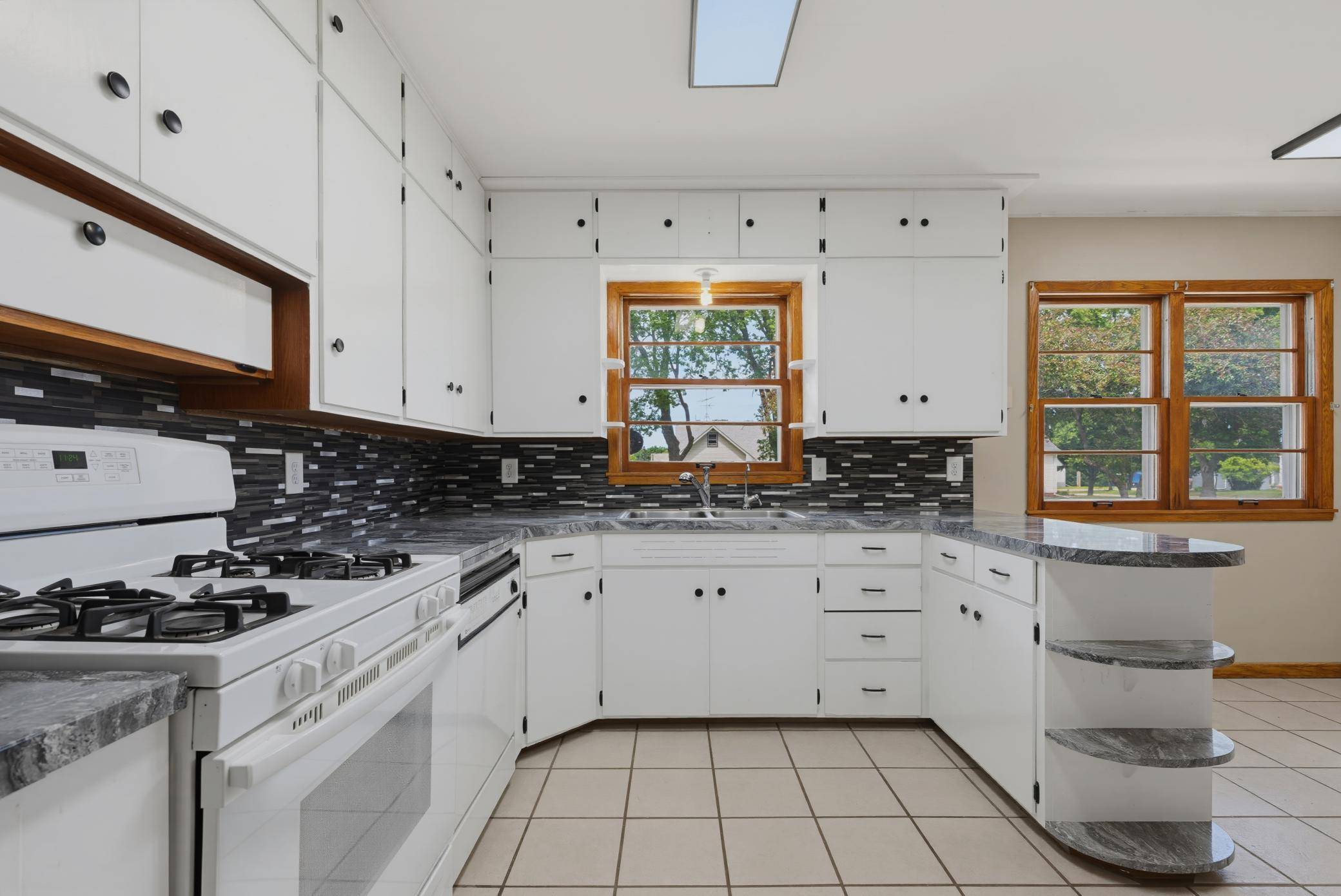 821 Ash AVE, Bird Island, MN 55310