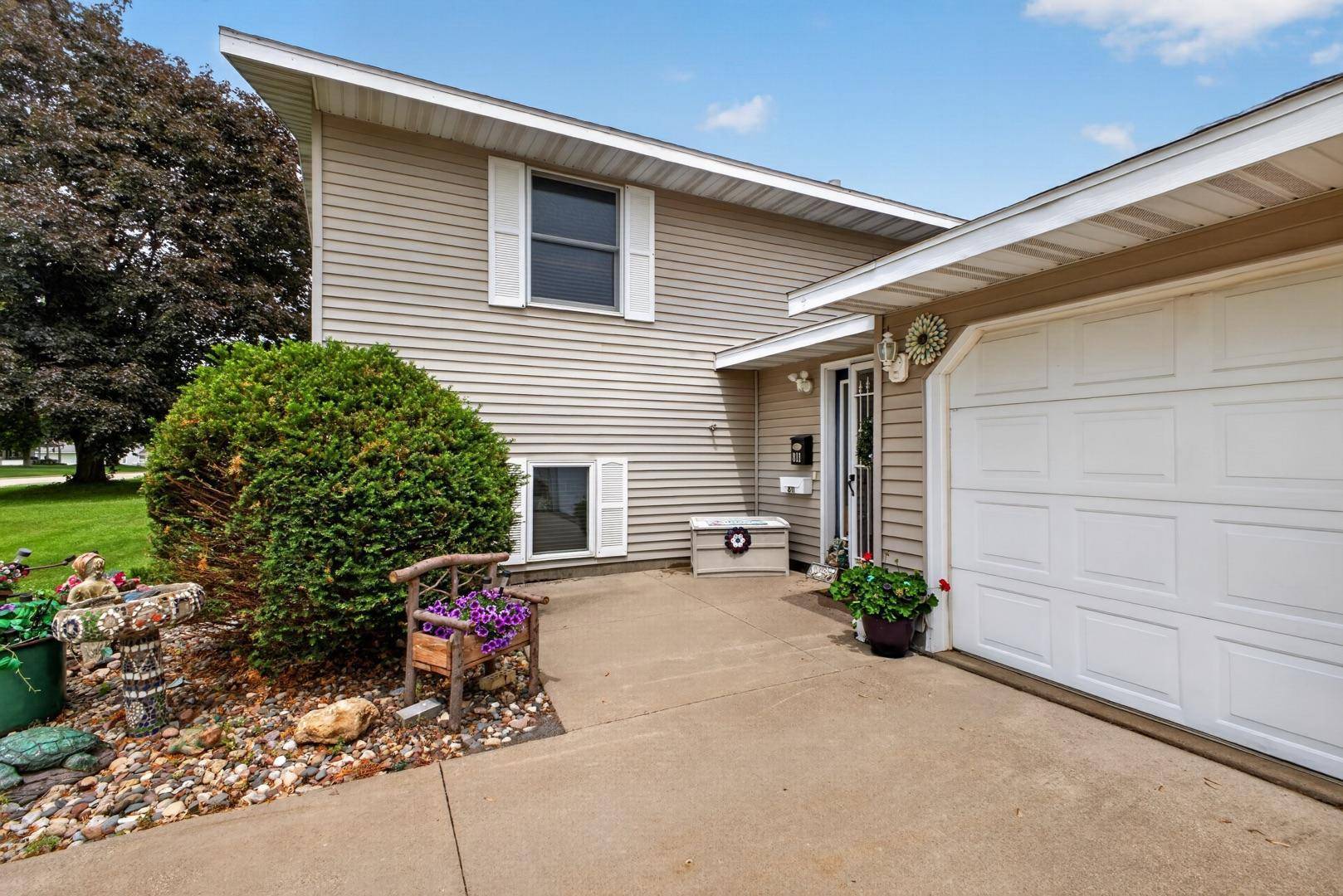811 Broadway AVE, Wabasha, MN 55981