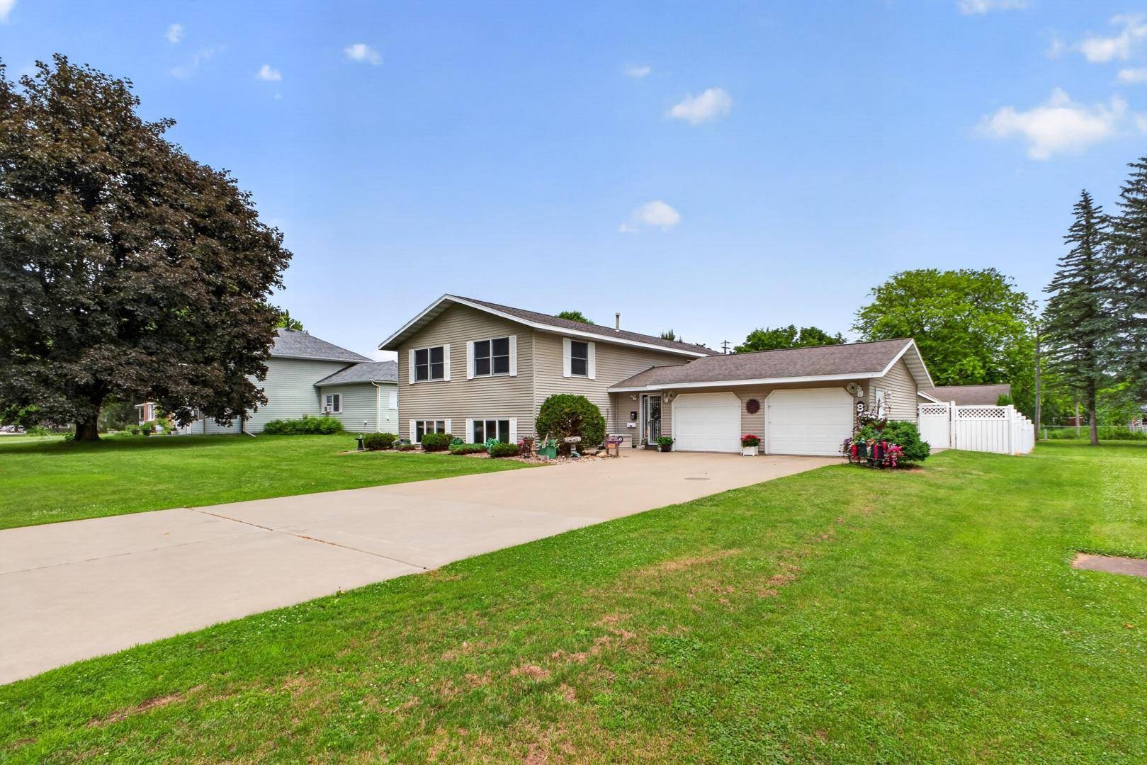 811 Broadway AVE, Wabasha, MN 55981