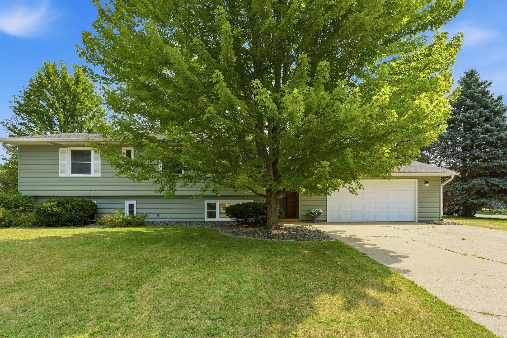 3996 Rahn RD, Eagan, MN 55122