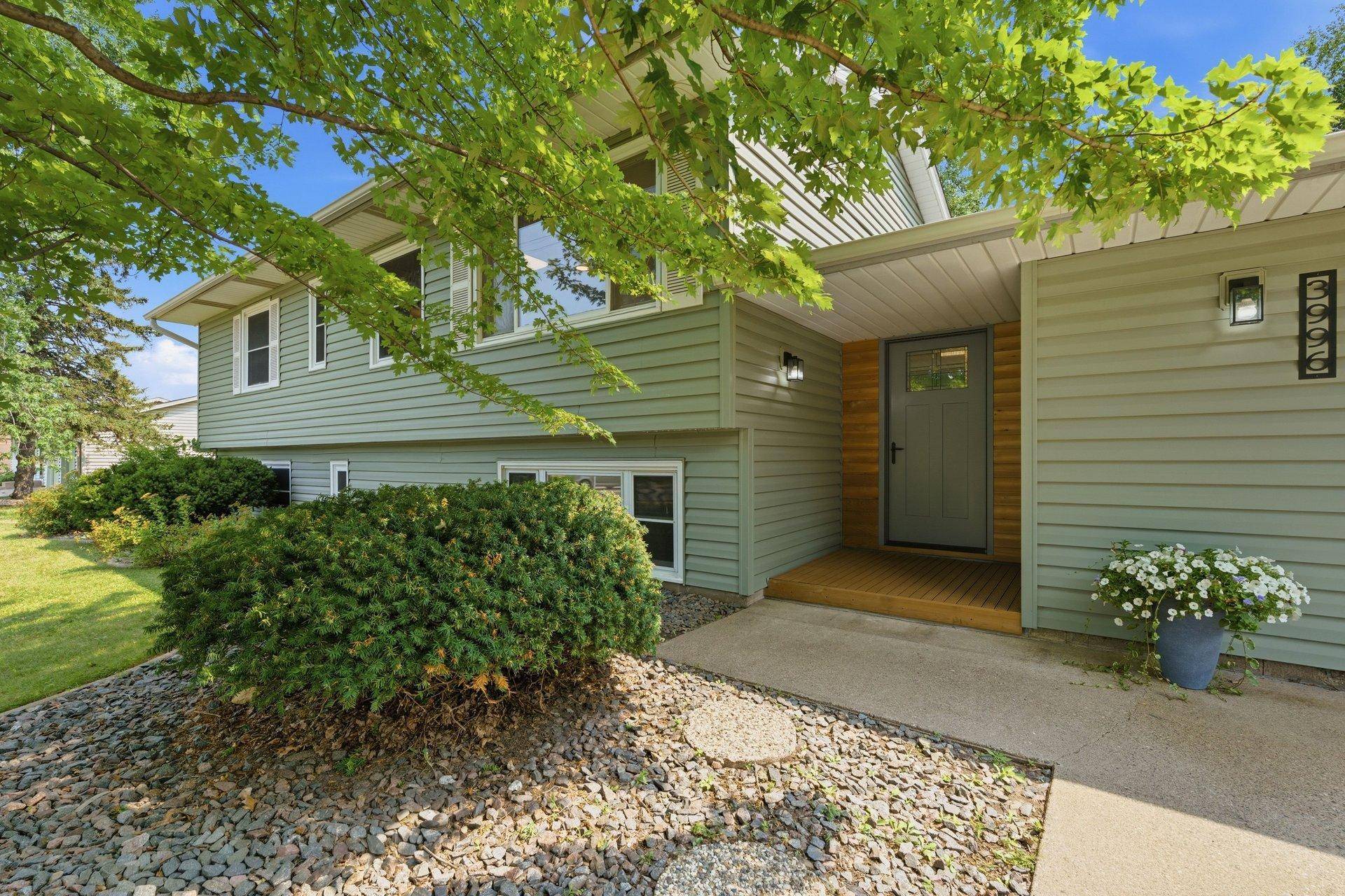 3996 Rahn RD, Eagan, MN 55122