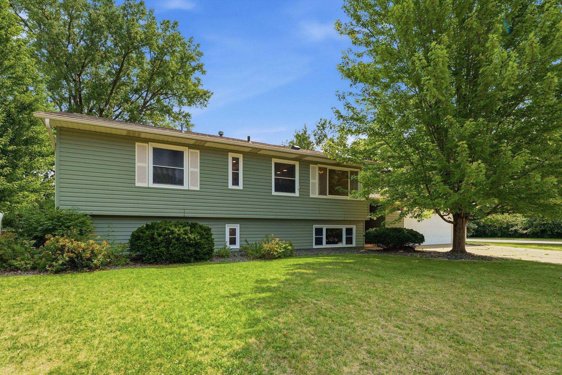 3996 Rahn RD, Eagan, MN 55122