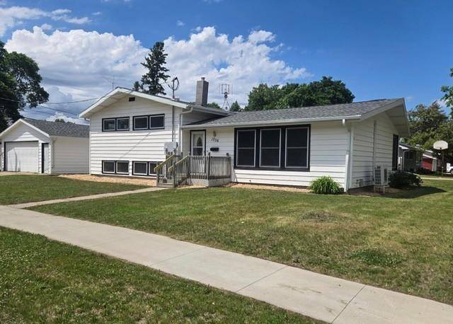 1536 10th AVE N, Moorhead, MN 56560