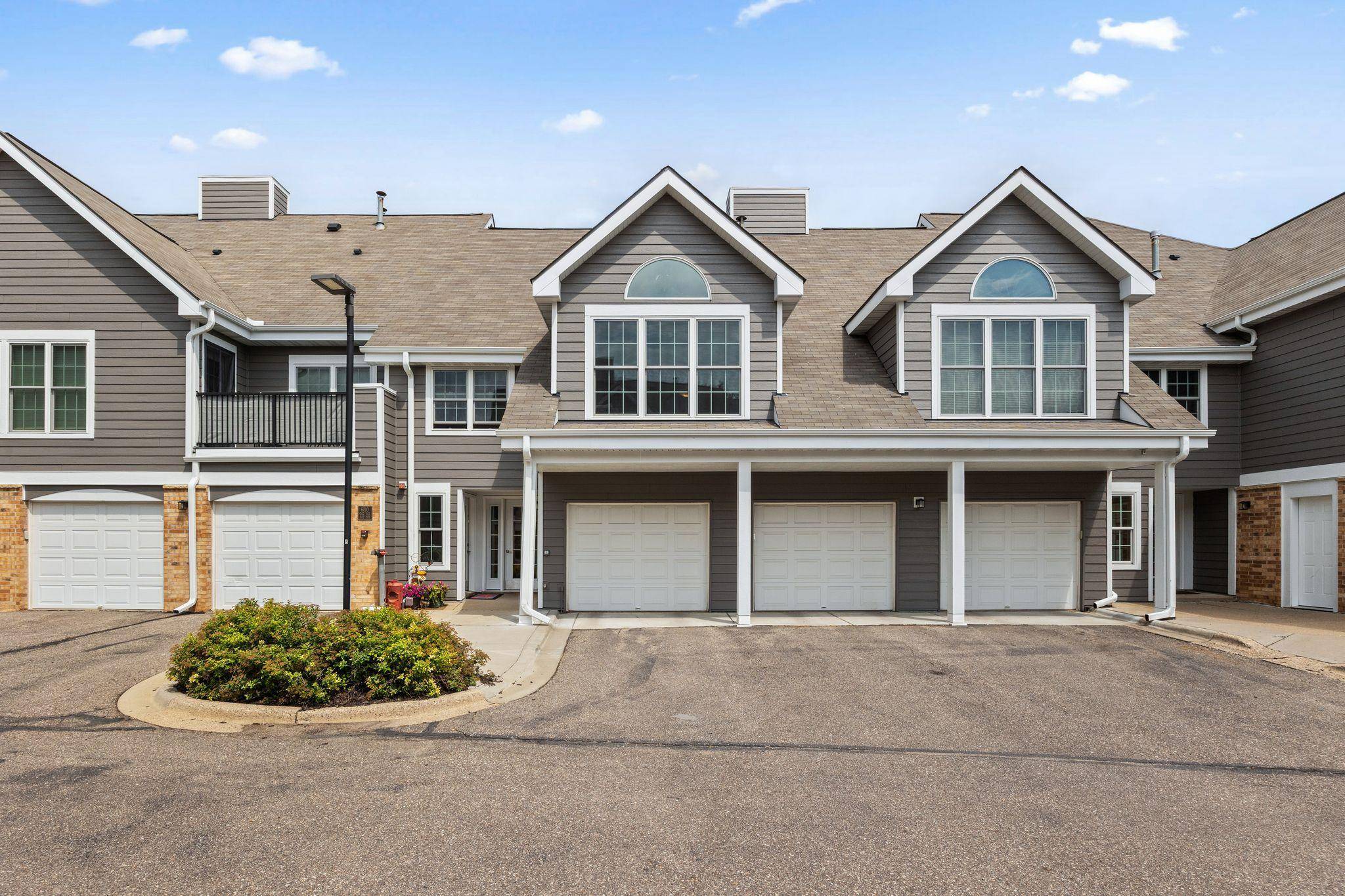 6010 Chasewood Pkwy #205, Minnetonka, MN 55343