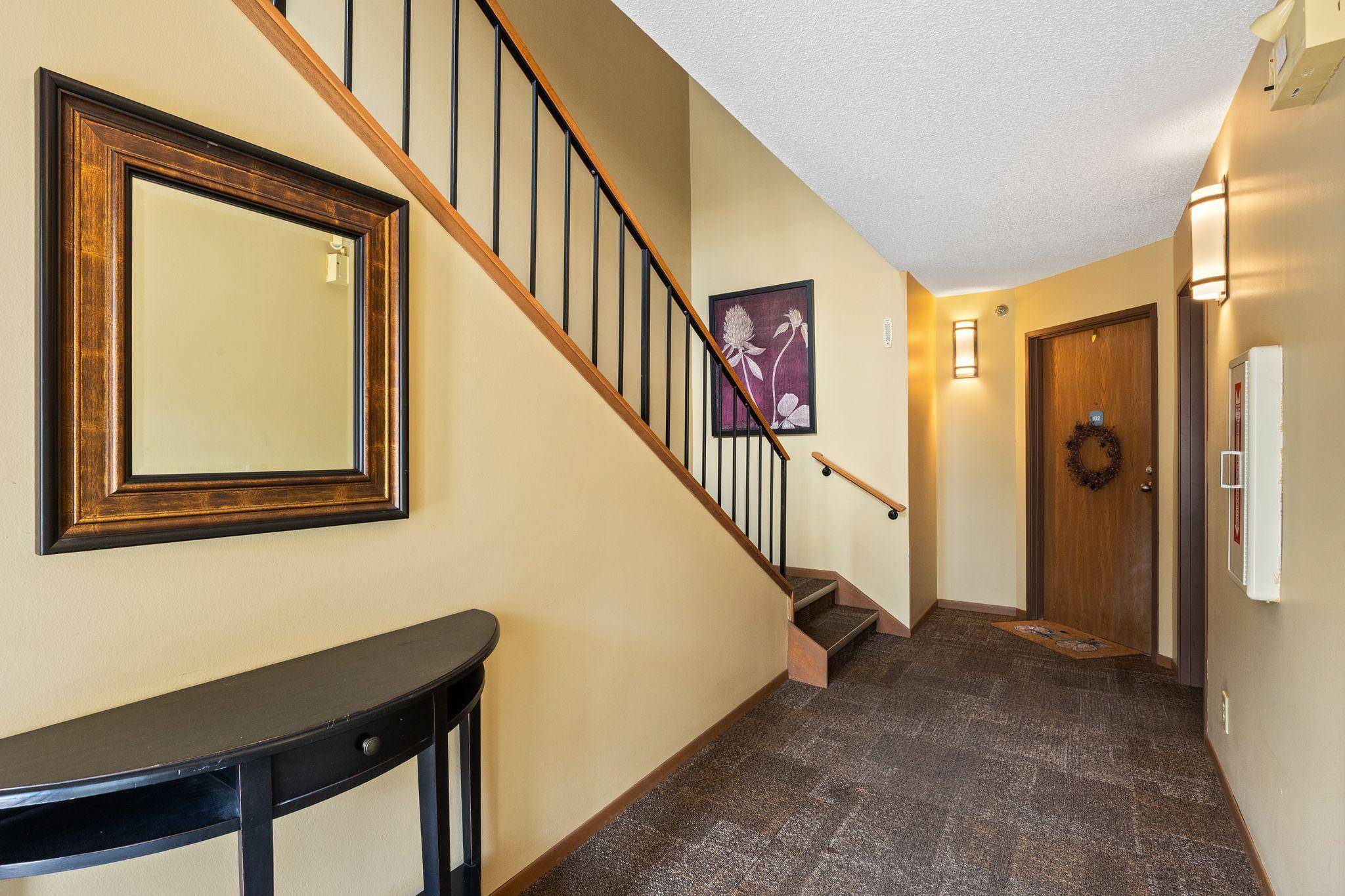 6010 Chasewood Pkwy #205, Minnetonka, MN 55343