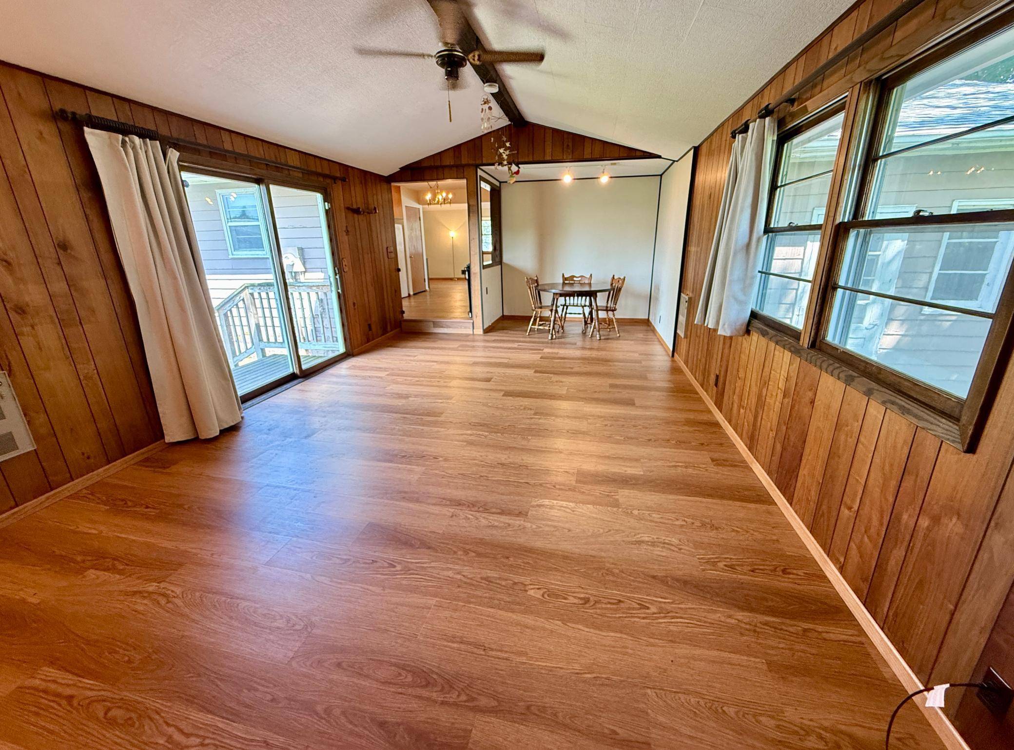 220 S 4th ST, Bird Island, MN 55310