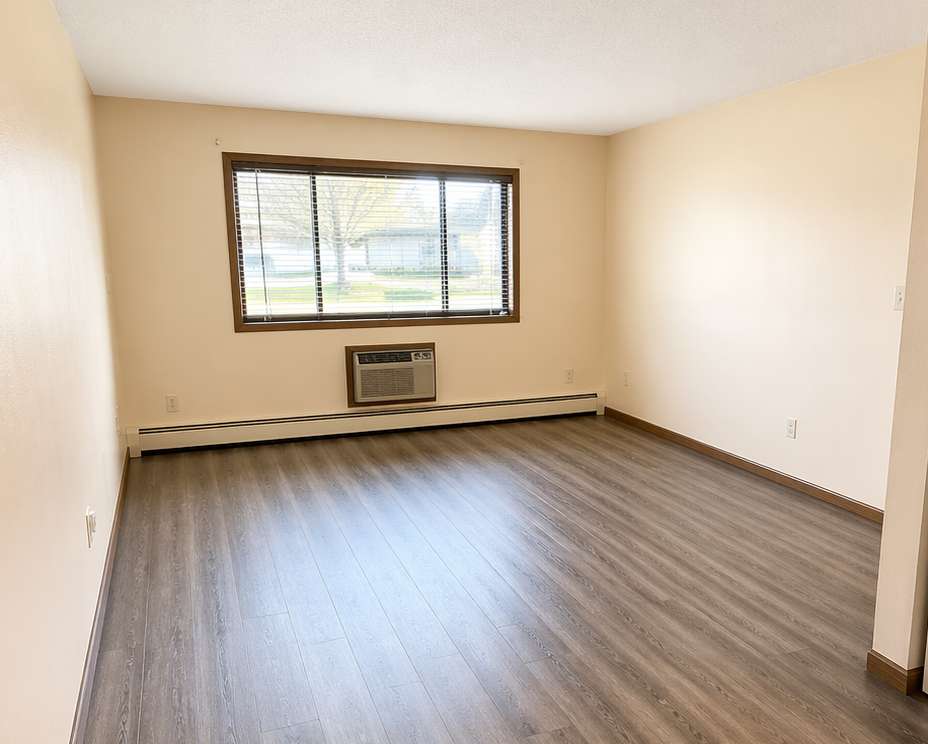 515 Abby LN #111, Glencoe, MN 55336