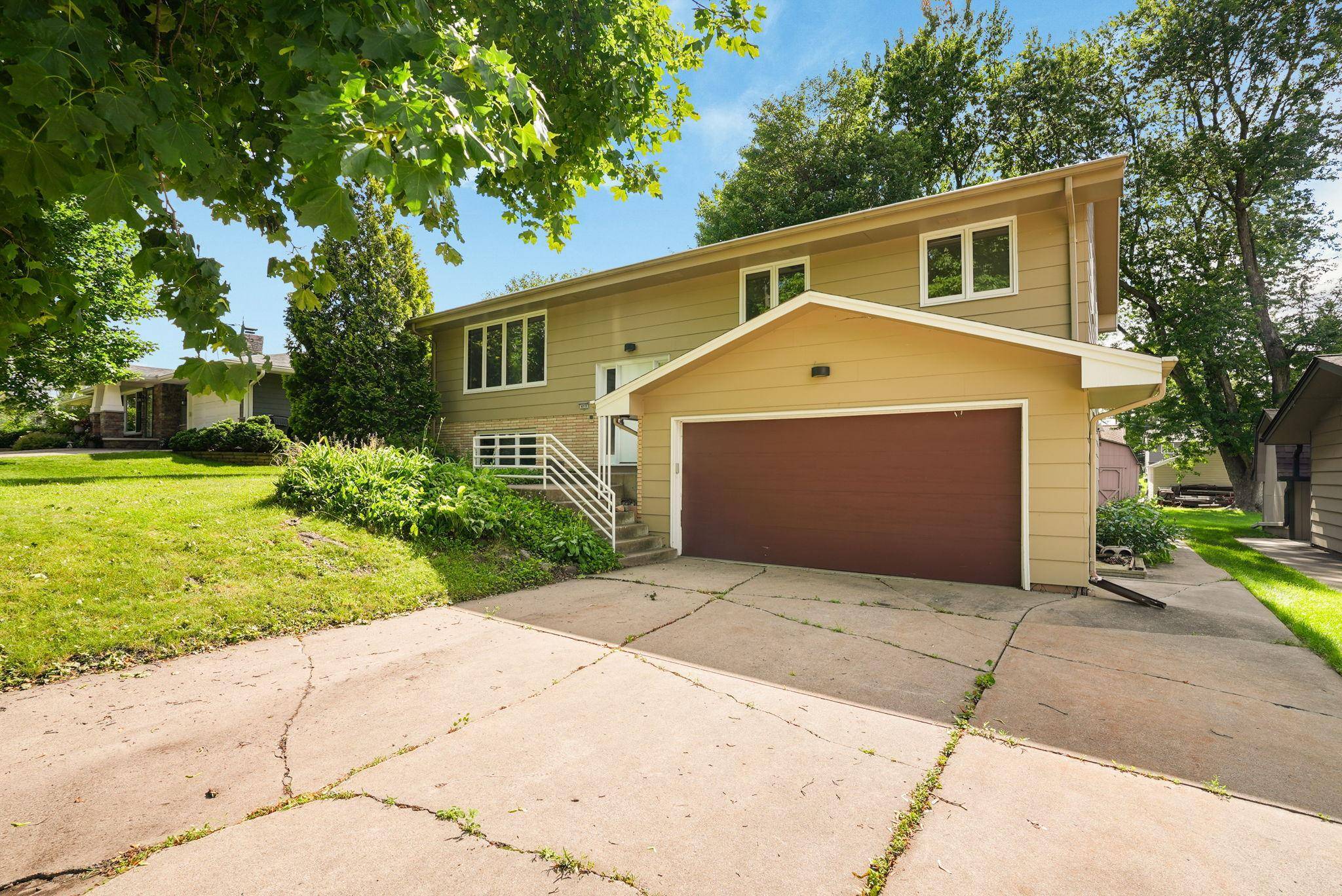 4018 Shamrock DR NE, Saint Anthony, MN 55421
