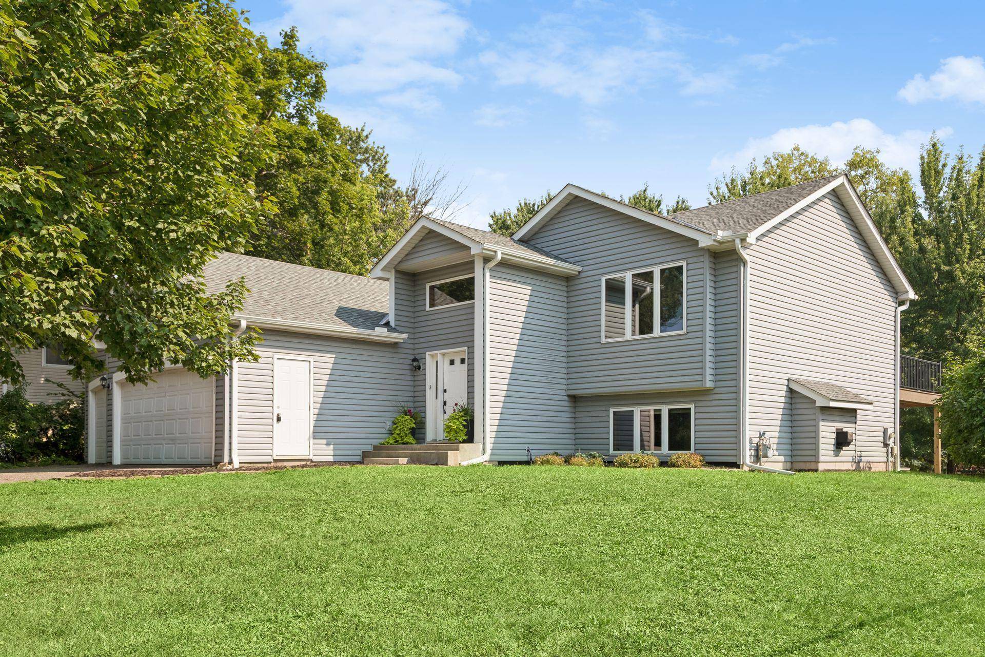 6111 45th ST N, Oakdale, MN 55128