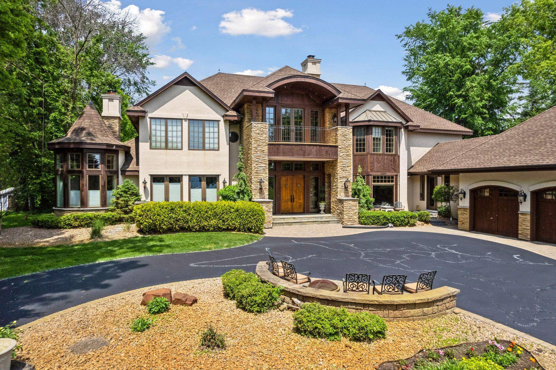 1910 Shoreline DR, Wayzata, MN 55391