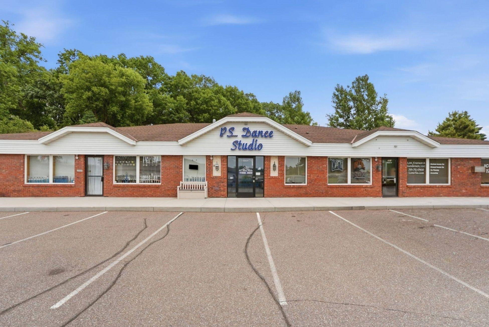 251 8th ST NW, Elk River, MN 55330