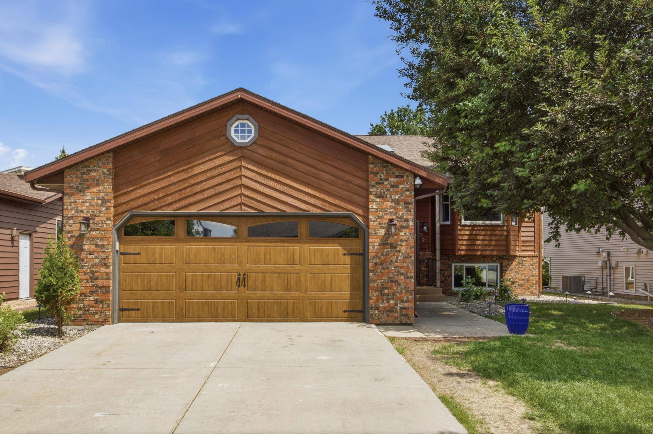 2914 S Bay DR S, Fargo, ND 58103