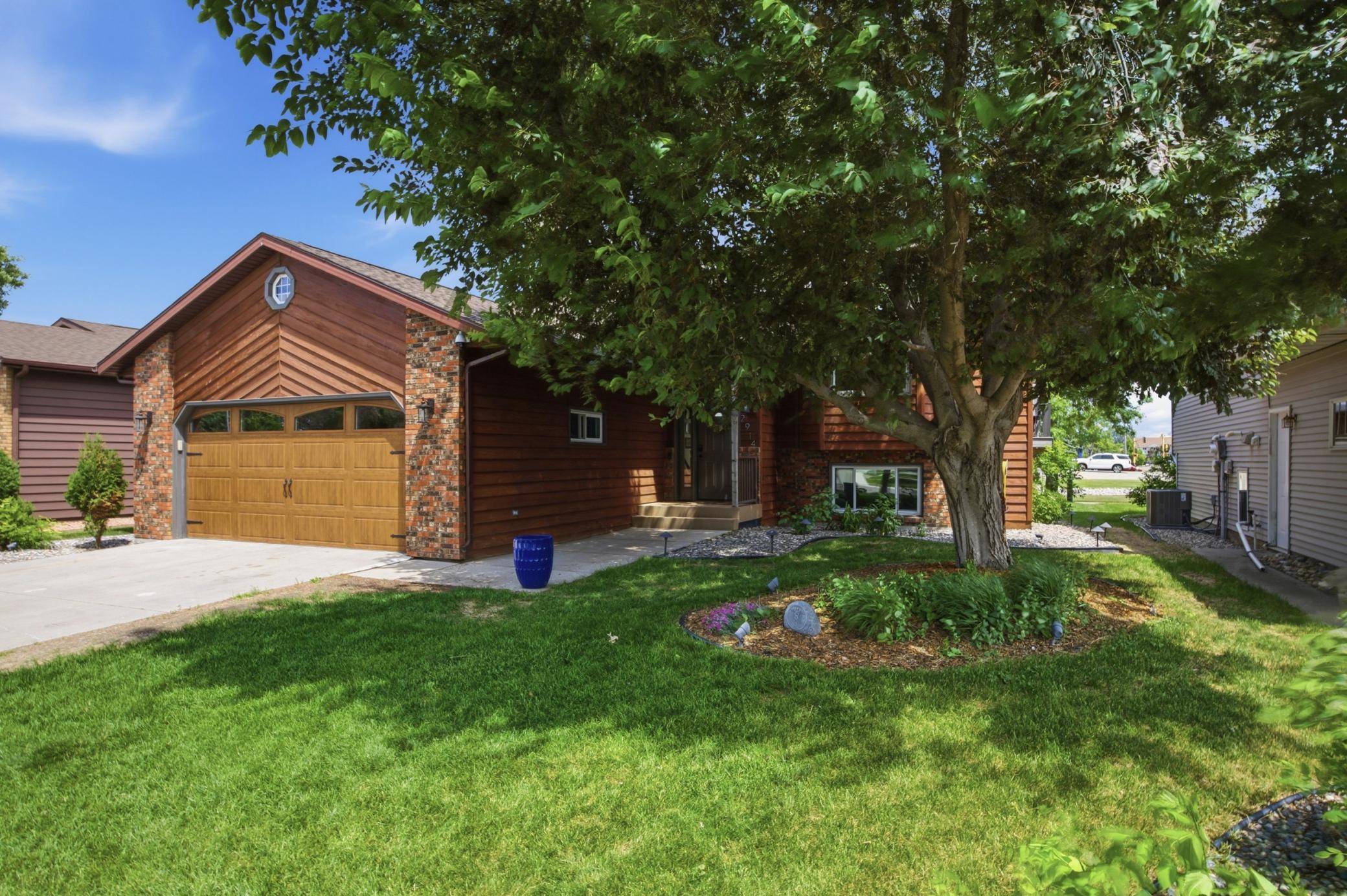 2914 S Bay DR S, Fargo, ND 58103