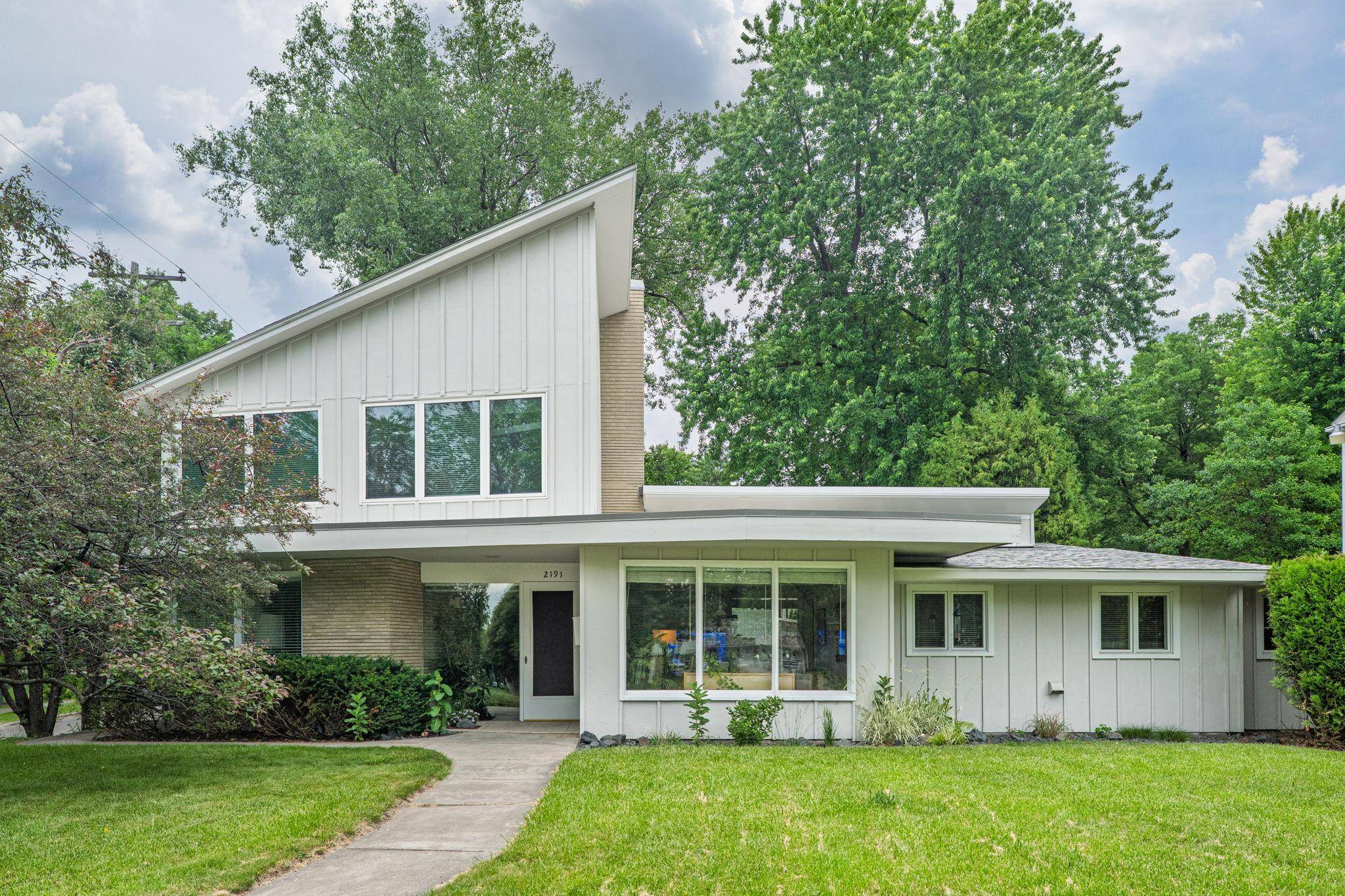 2191 Edgcumbe RD, Saint Paul, MN 55116