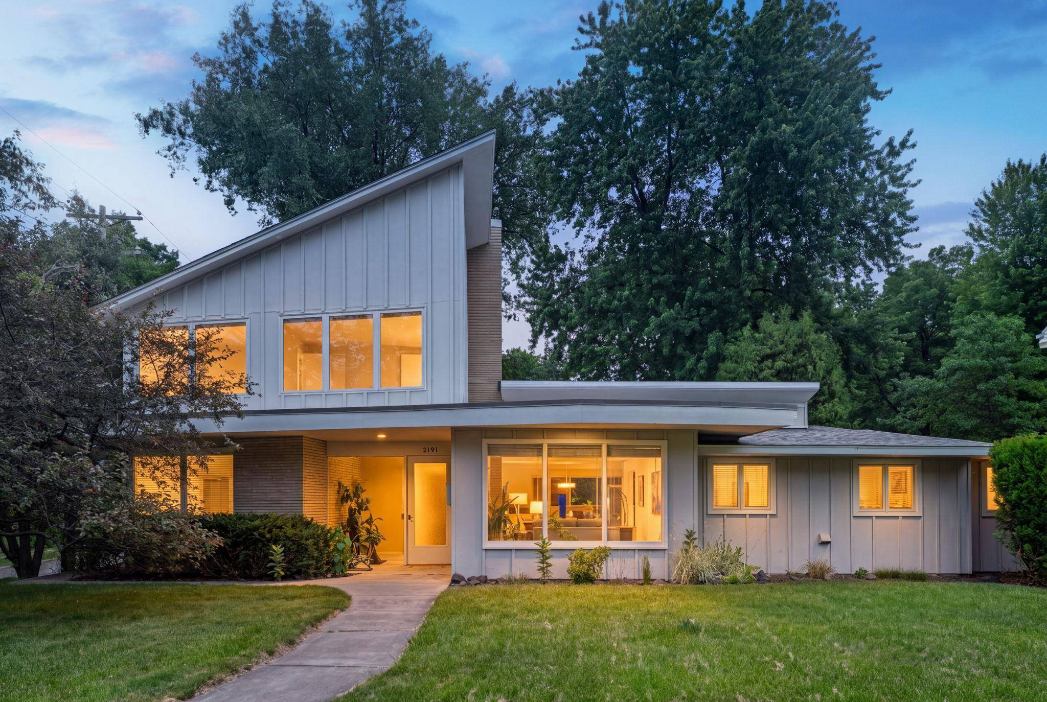 2191 Edgcumbe RD, Saint Paul, MN 55116