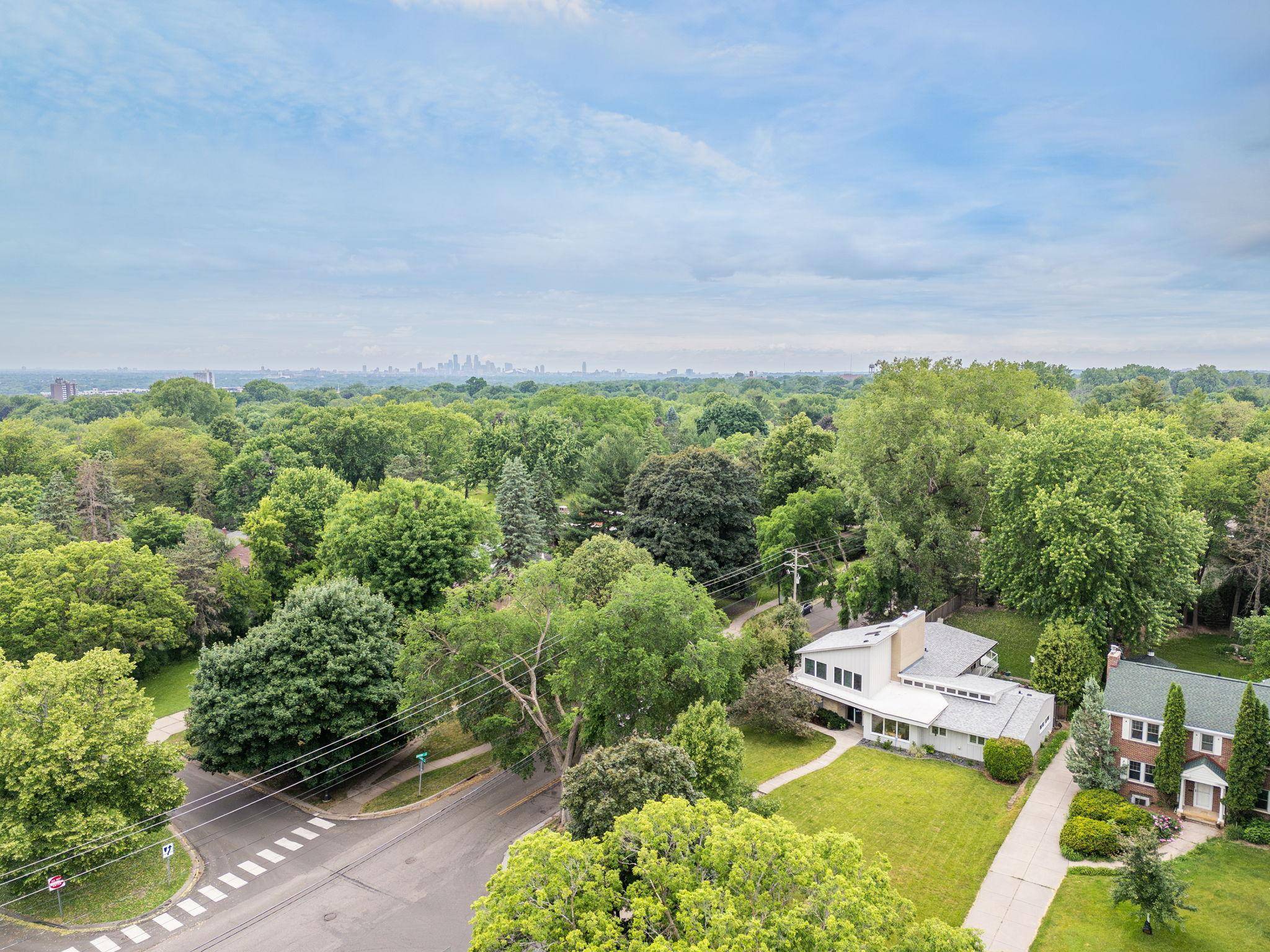 2191 Edgcumbe RD, Saint Paul, MN 55116