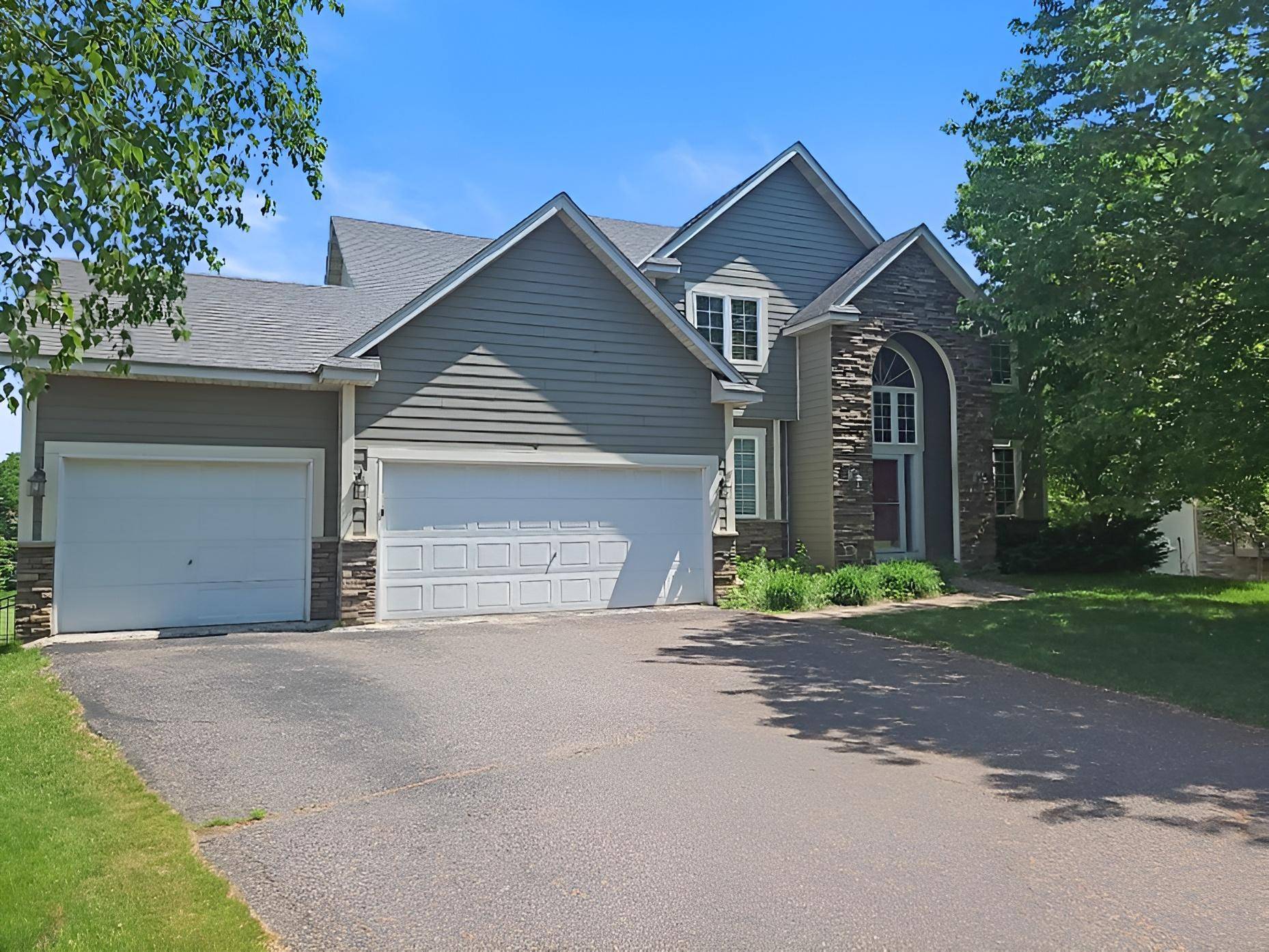 10455 Glen Eagle CIR, Woodbury, MN 55129