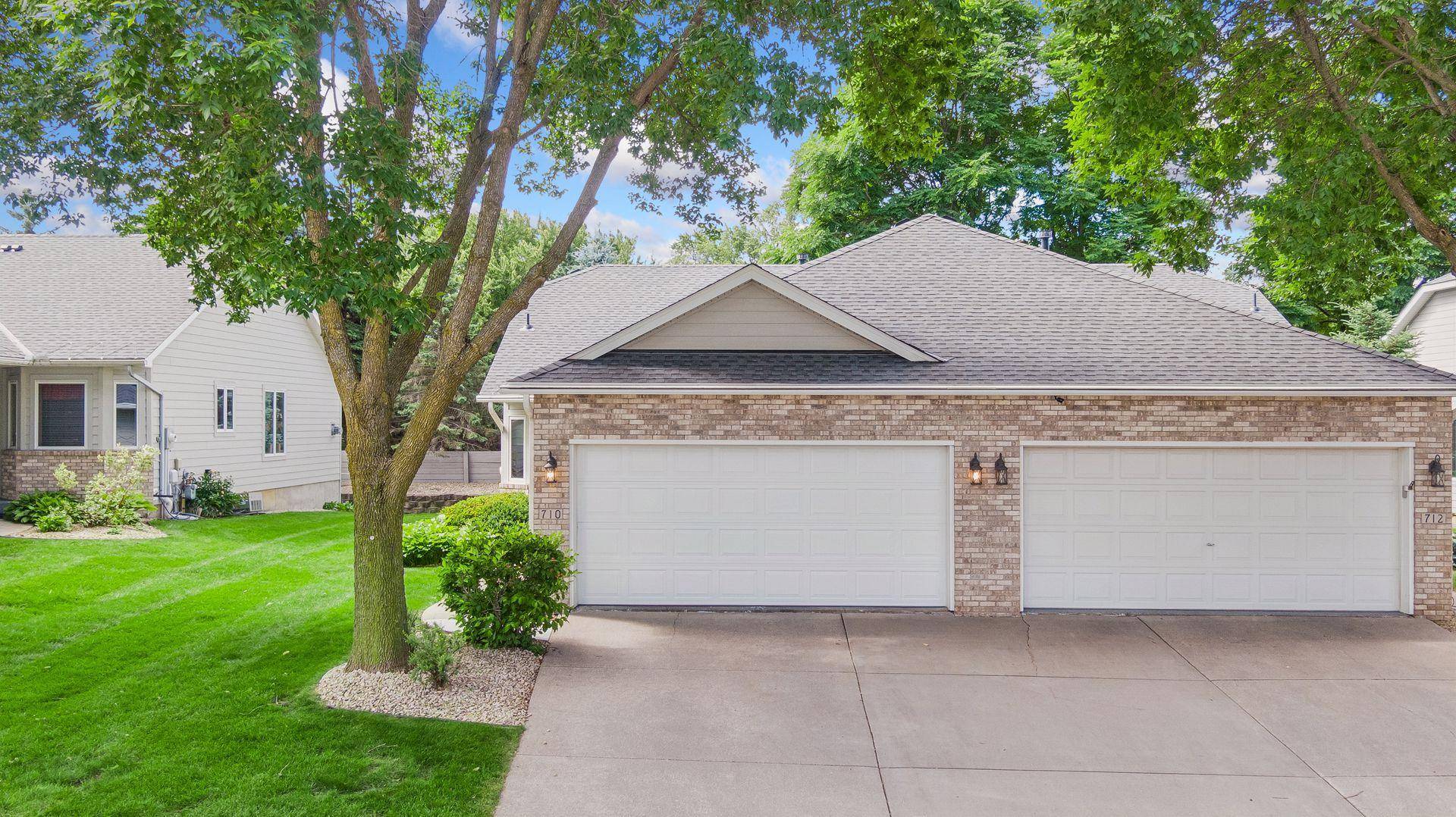 710 Emerald RDG, Roseville, MN 55113