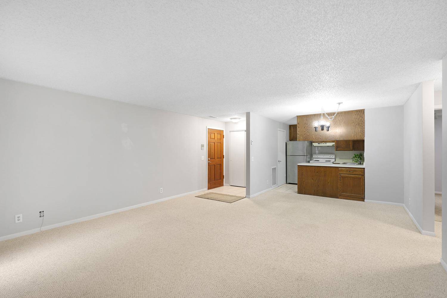 742 County Road F W #B, Shoreview, MN 55126