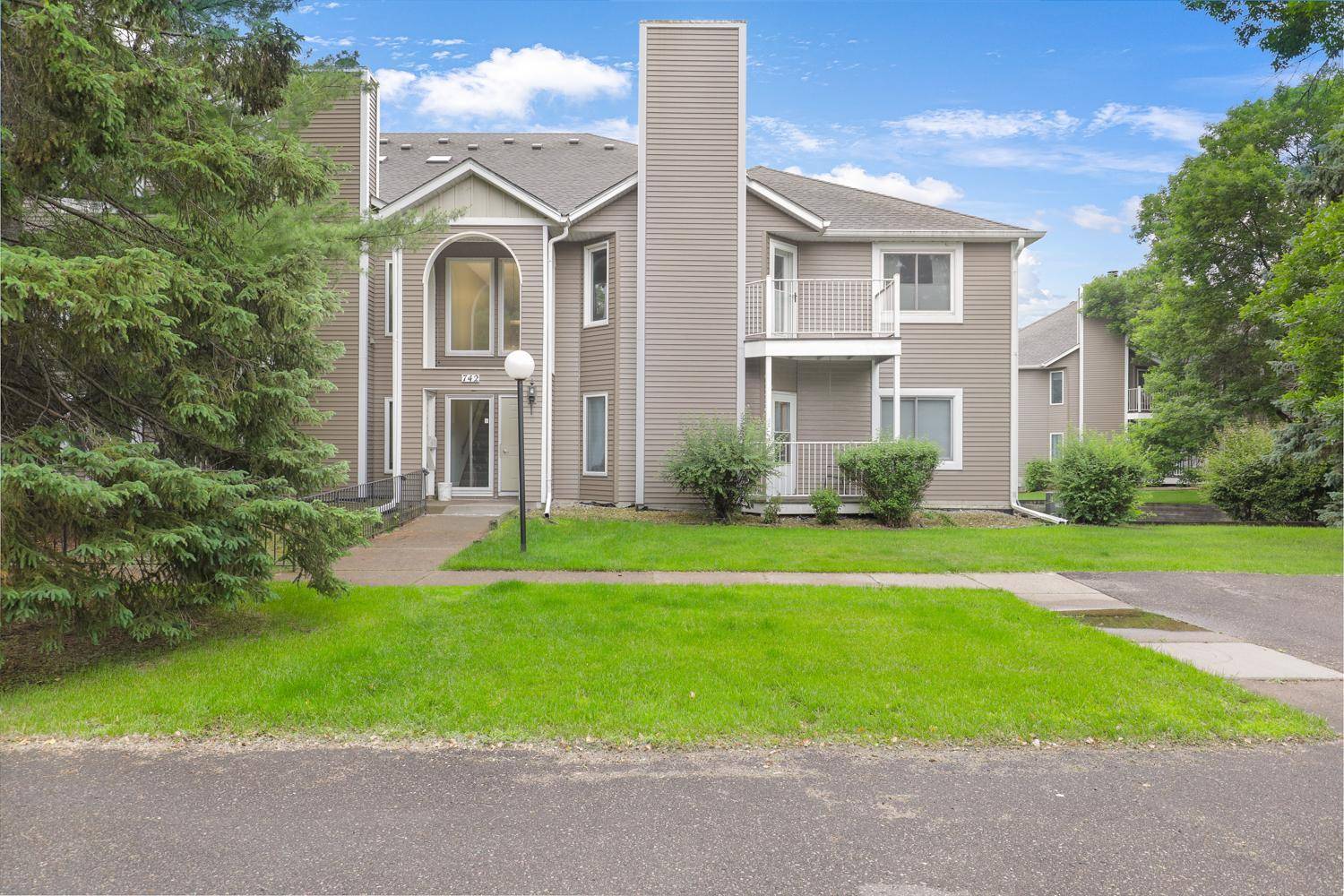742 County Road F W #B, Shoreview, MN 55126