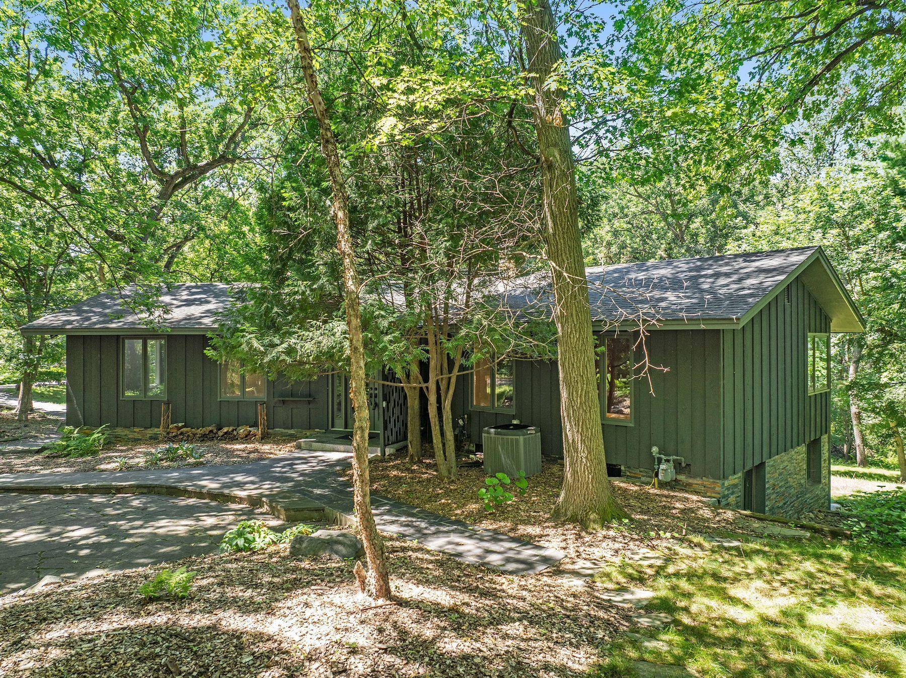 3 Snowy Owl LN, North Oaks, MN 55127