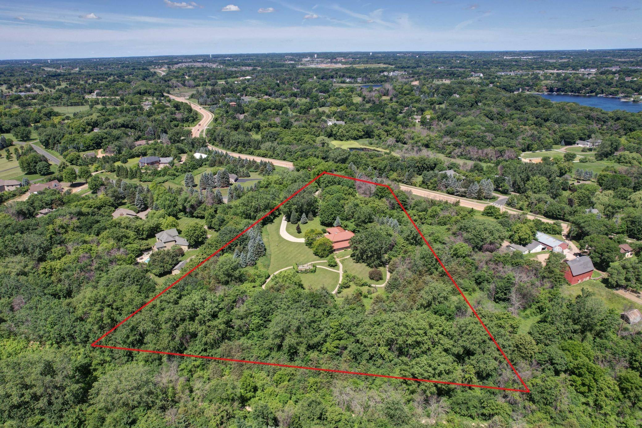 185 Pioneer TRL, Chanhassen, MN 55317