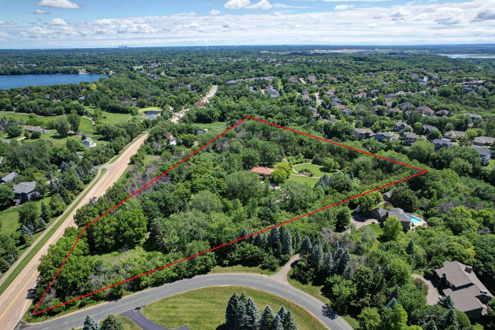 185 Pioneer TRL, Chanhassen, MN 55317