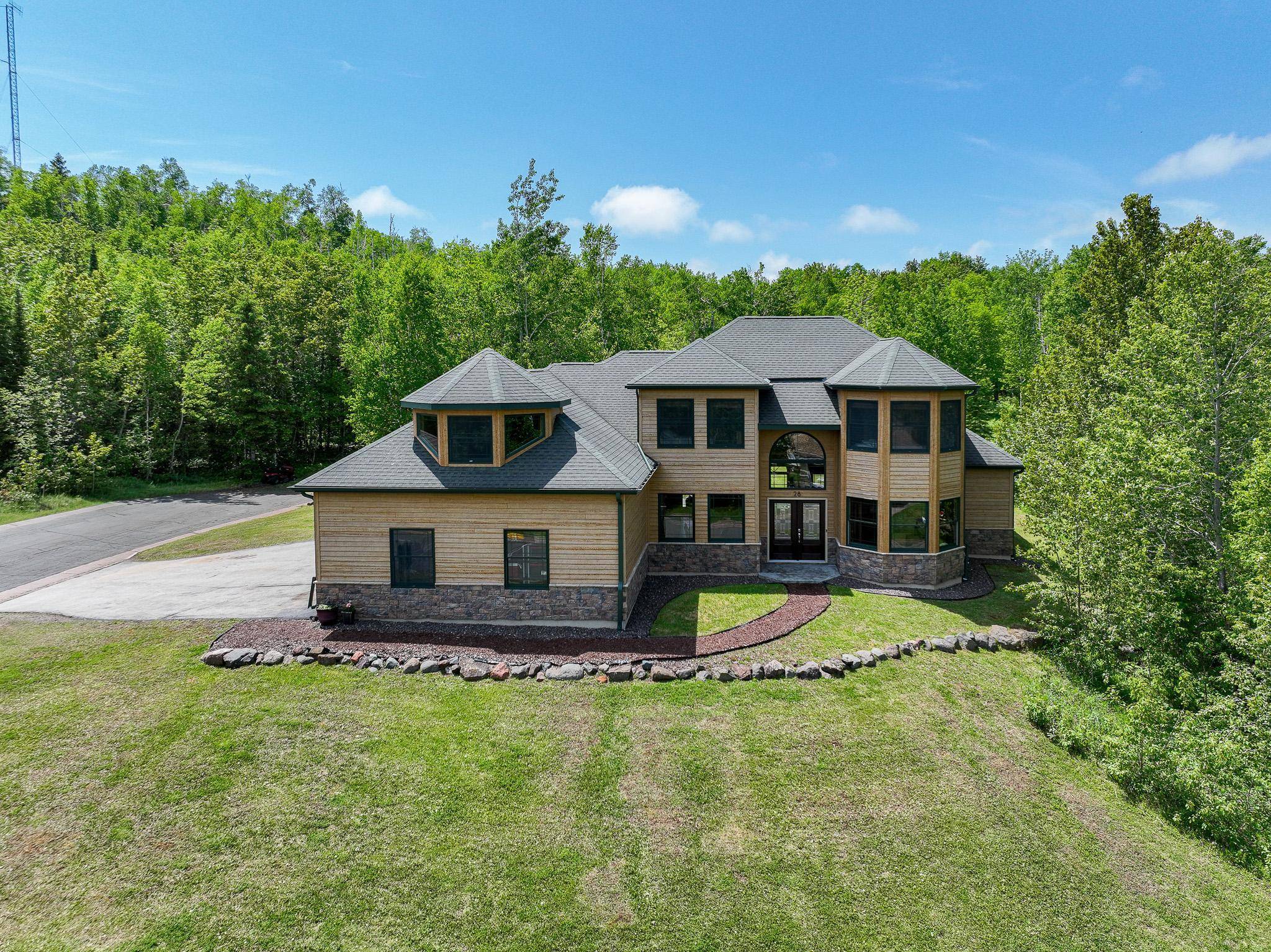 28 Quincy DR, Silver Bay, MN 55614