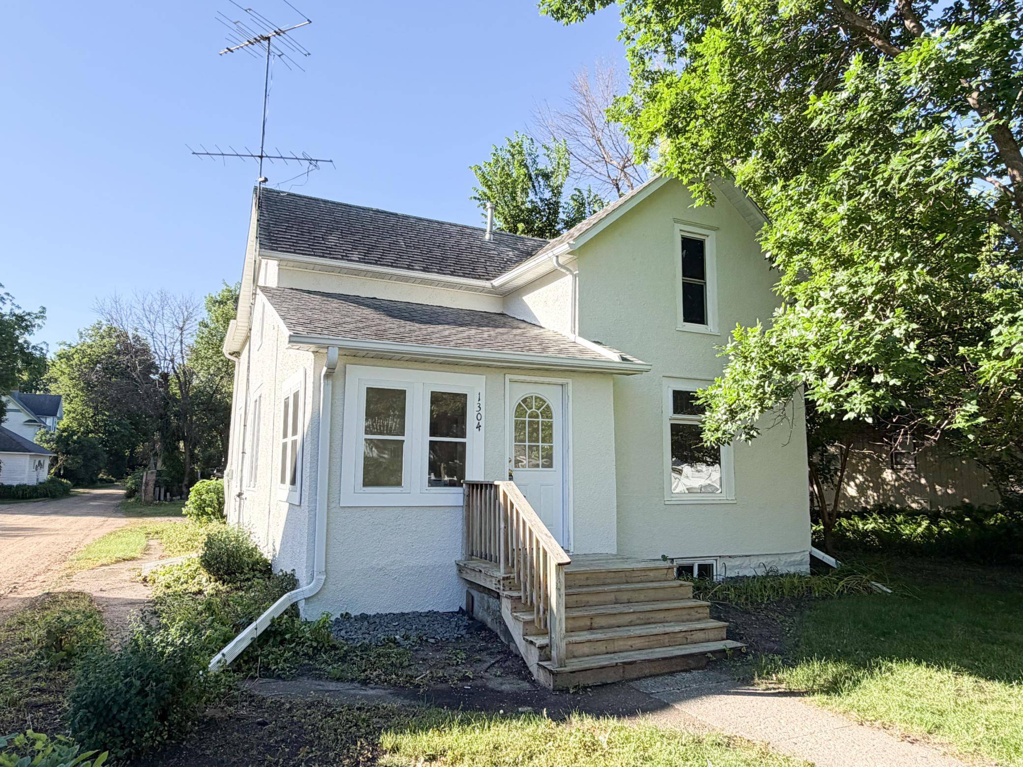 1304 3rd AVE, Worthington, MN 56187