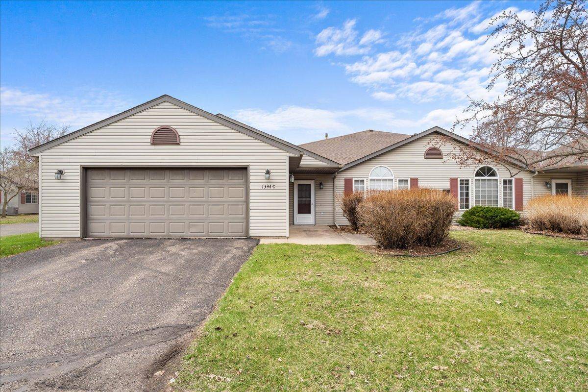 1344 Carriage DR #1344C, Hudson, WI 54016