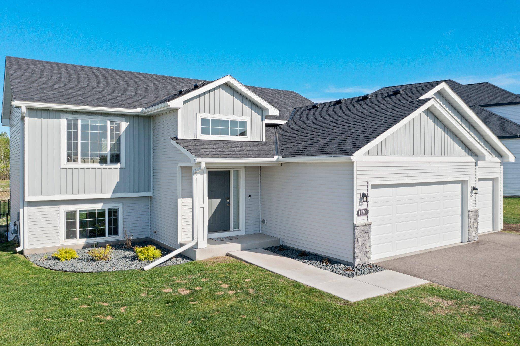 1120 7th AVE NE, Isanti, MN 55040