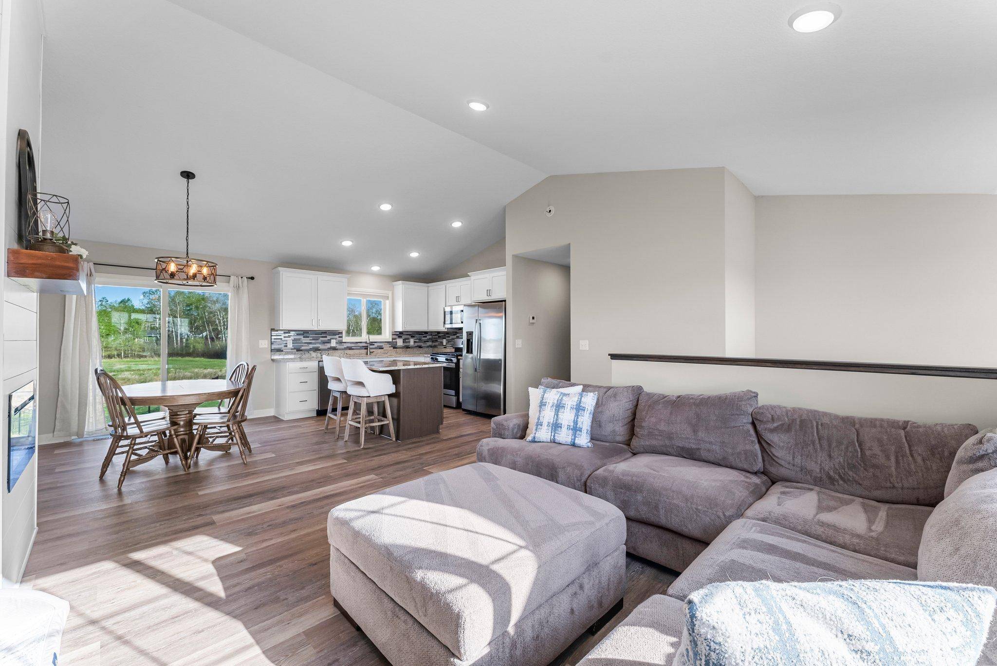 1120 7th AVE NE, Isanti, MN 55040