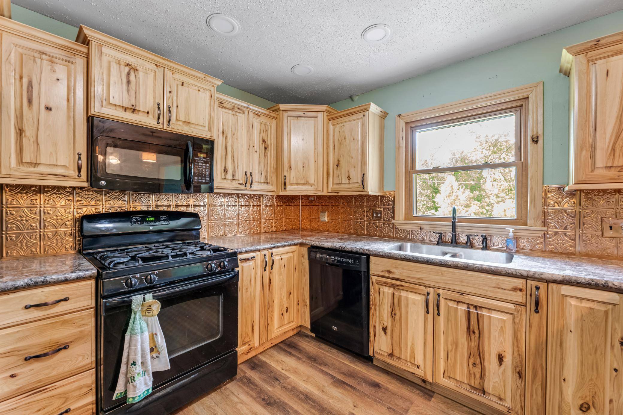 1497 Claudia AVE, La Crescent, MN 55947