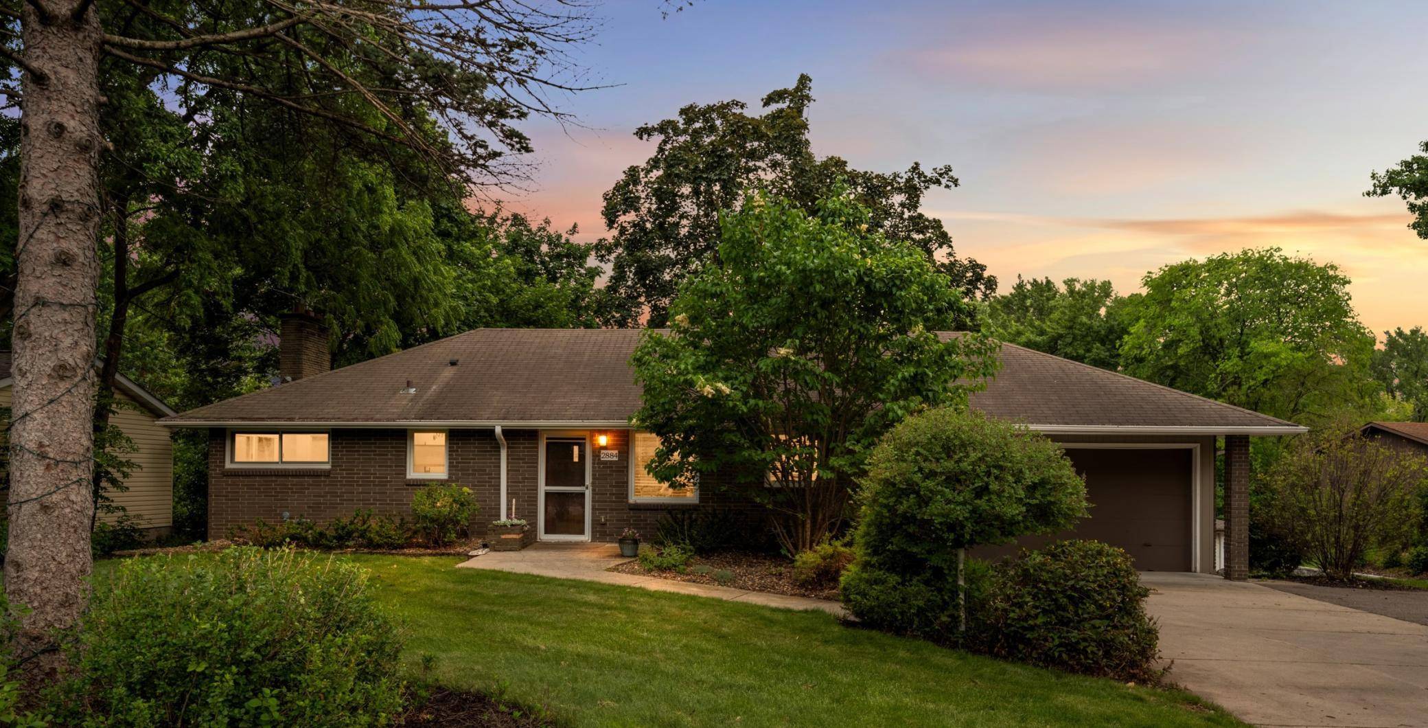 2884 W Owasso BLVD, Roseville, MN 55113