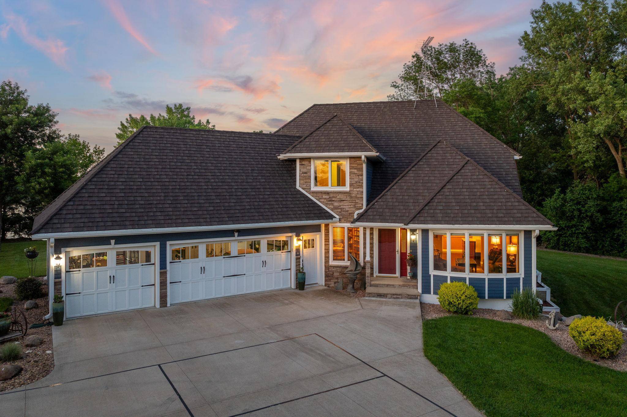 16 Lake Shore DR, Sherburn, MN 56171