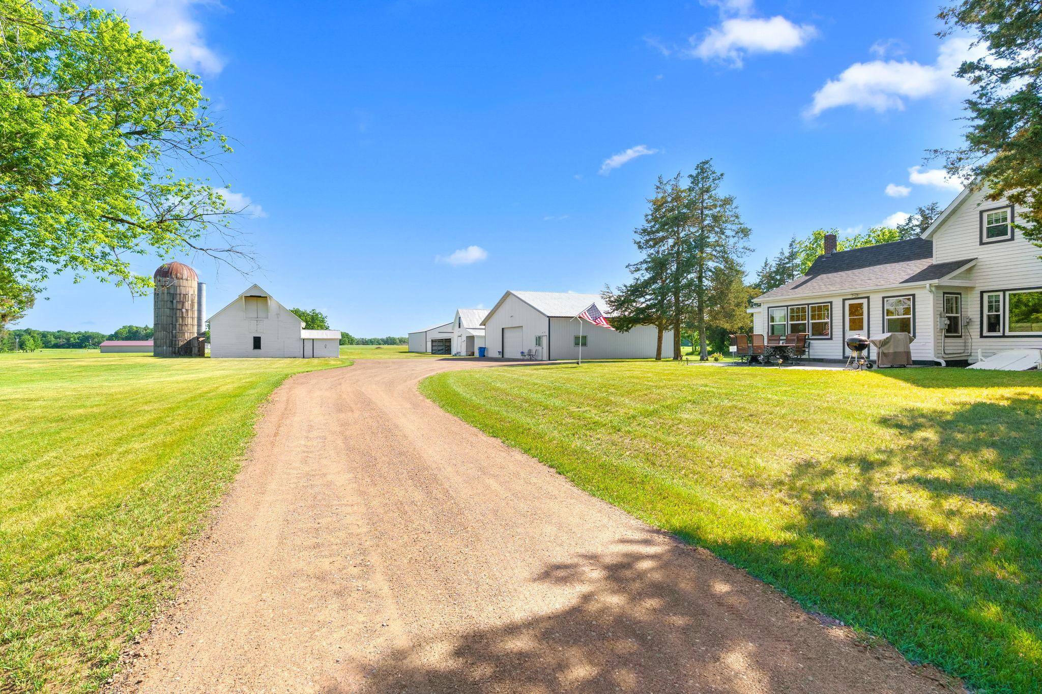 8946 285th AVE NE, North Branch, MN 55056