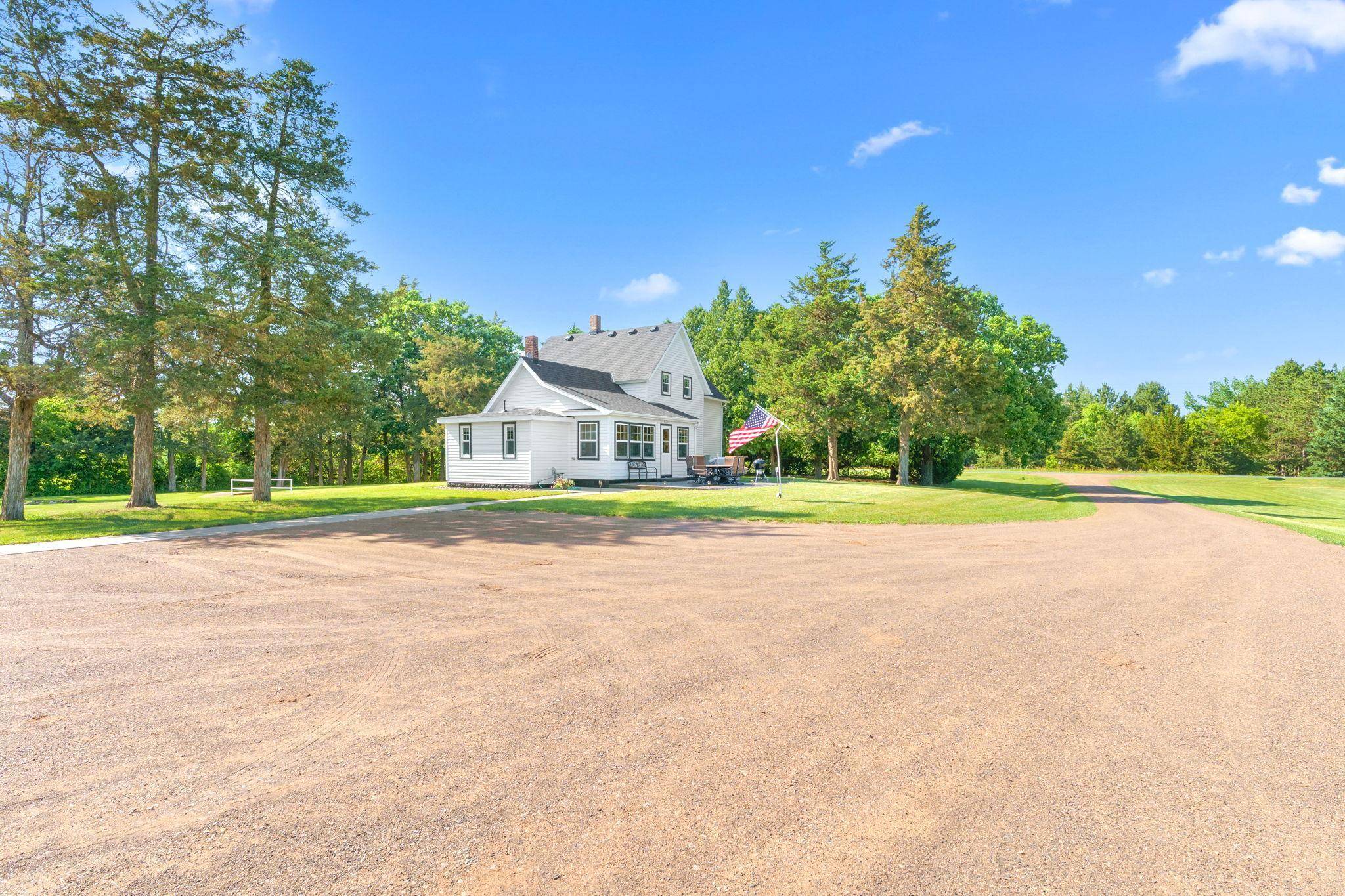 8946 285th AVE NE, North Branch, MN 55056