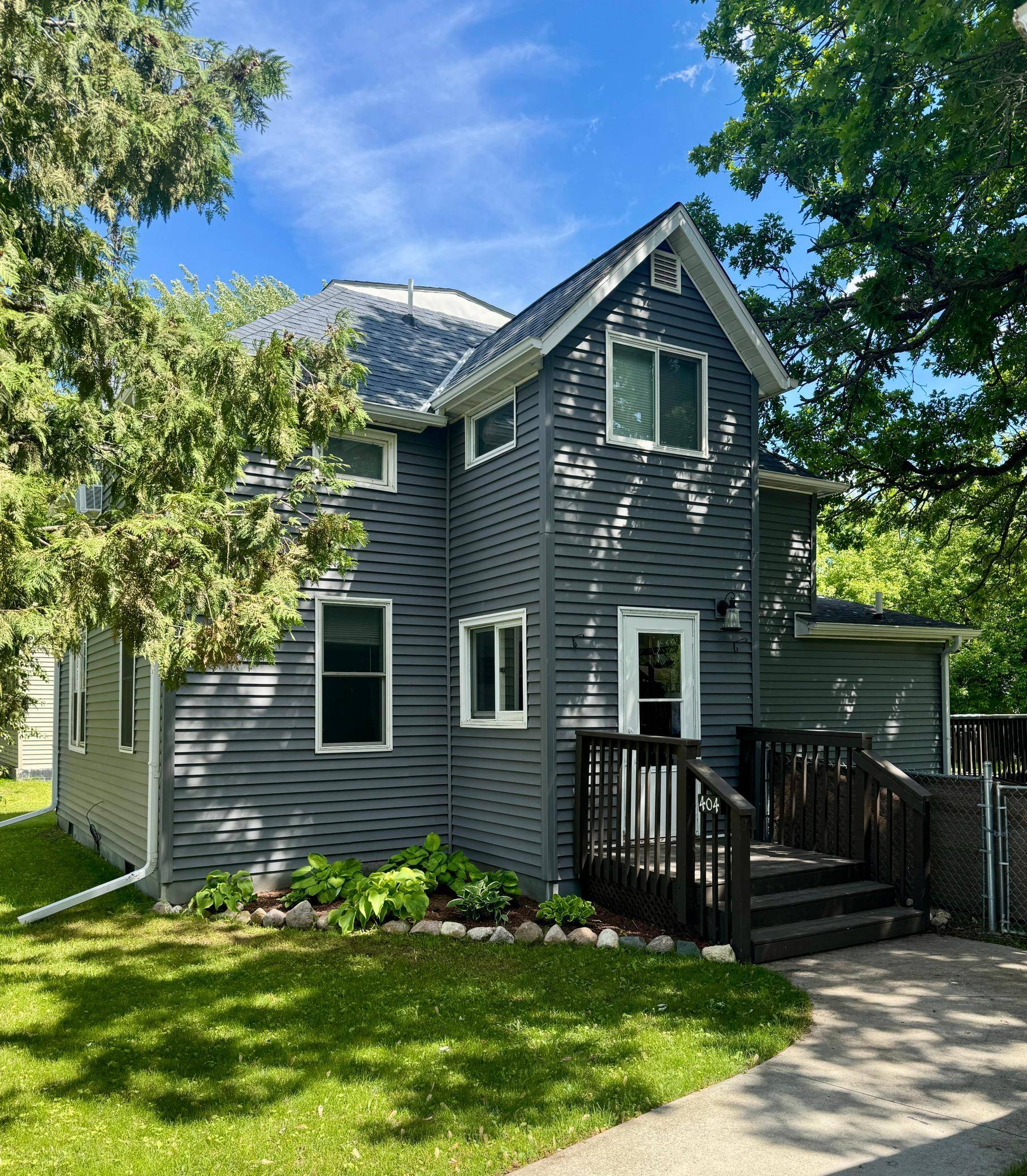 404 Elk ST NW, Warroad, MN 56763