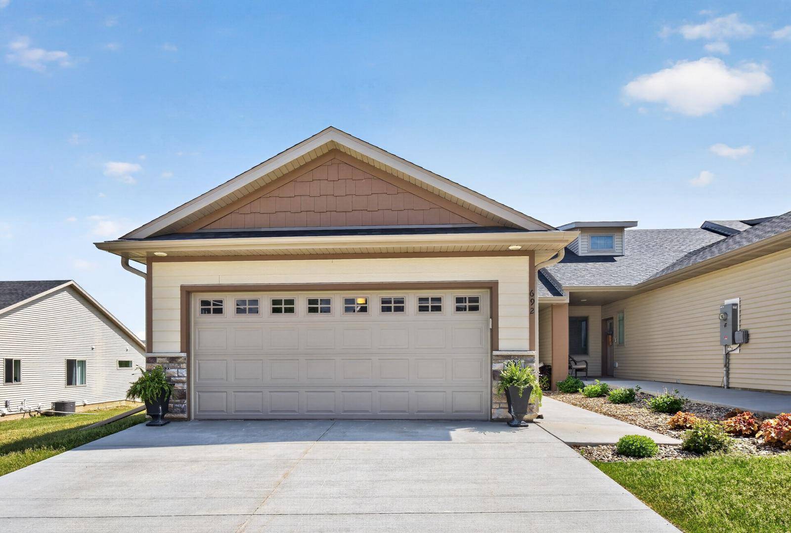 692 Shardlow PL NE, Byron, MN 55920