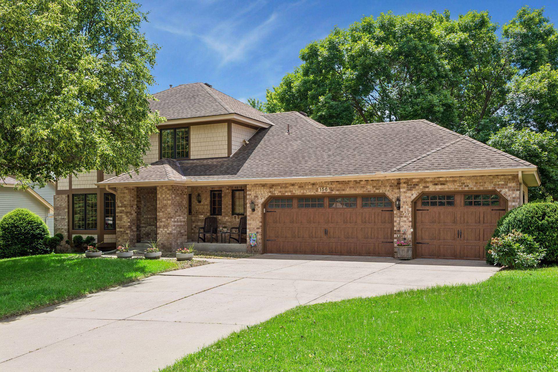 156 Red Oaks DR, Vadnais Heights, MN 55127