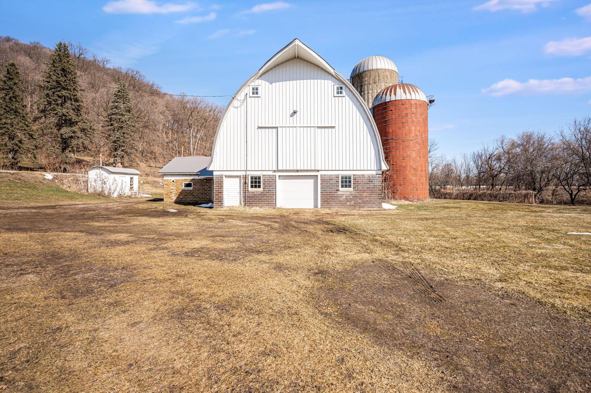 48050 Old River Bluff RD, Saint Peter, MN 56082