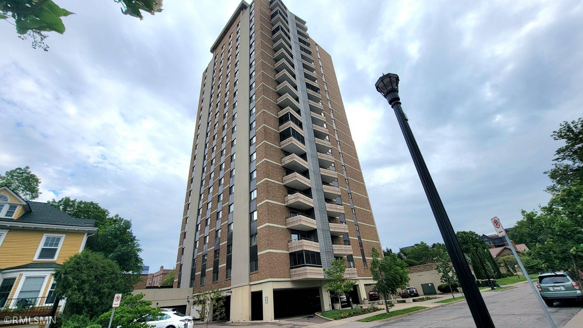 410 Groveland AVE #202, Minneapolis, MN 55403