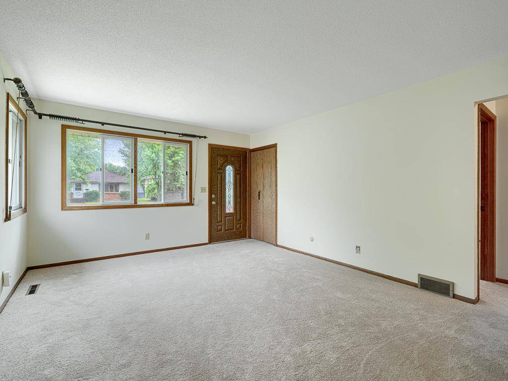 1625 Mclean AVE, Saint Paul, MN 55106
