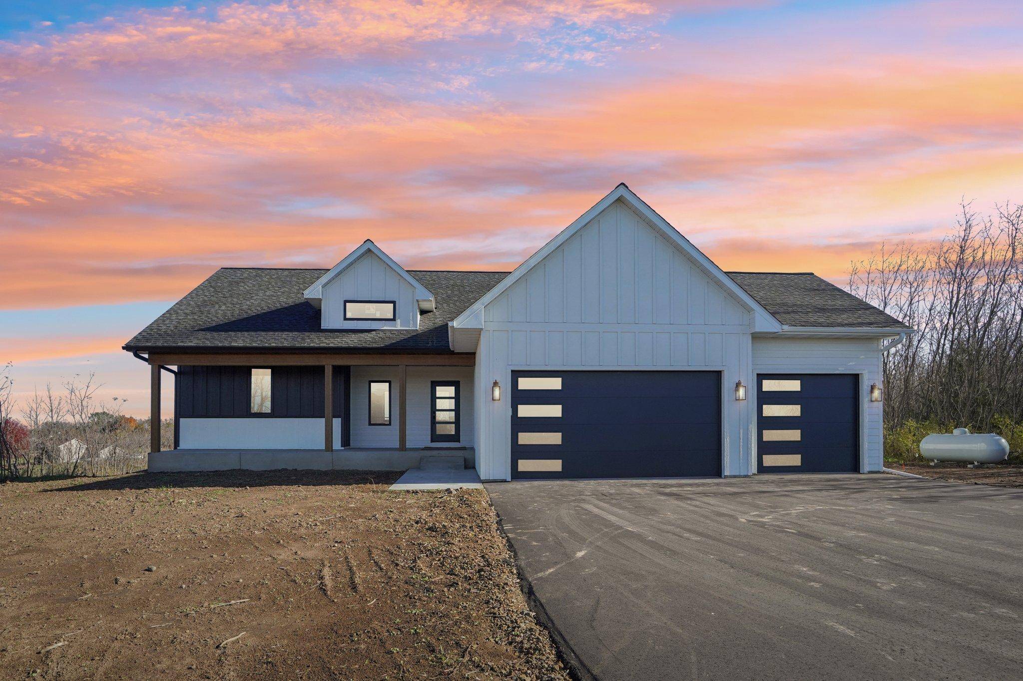 18866 Silo CT, Shafer, MN 55074